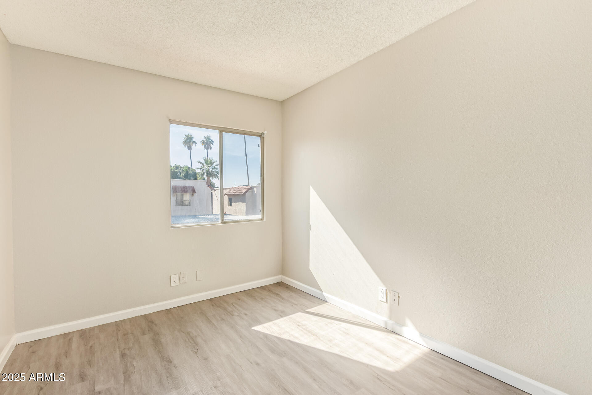 1229 E TOWNLEY Avenue