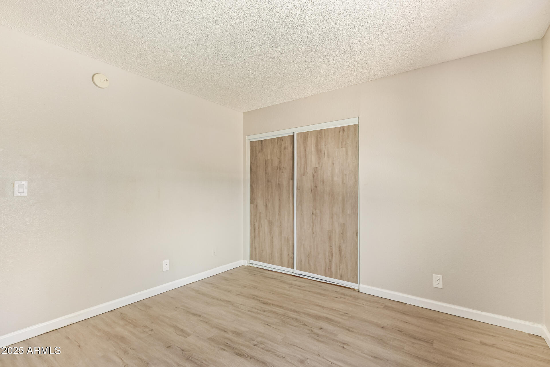 1229 E TOWNLEY Avenue