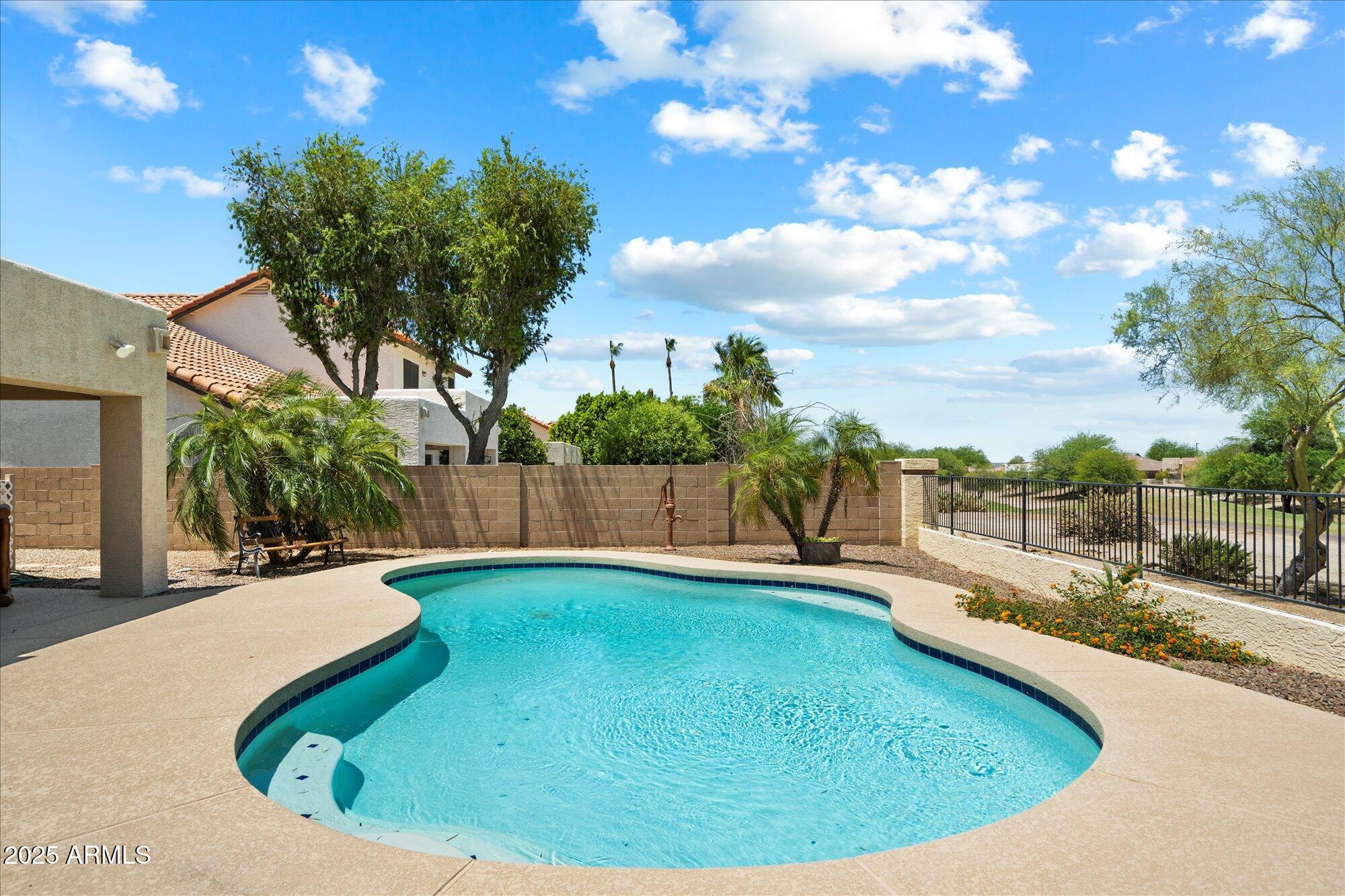 4002 N SAN GABRIEL Circle