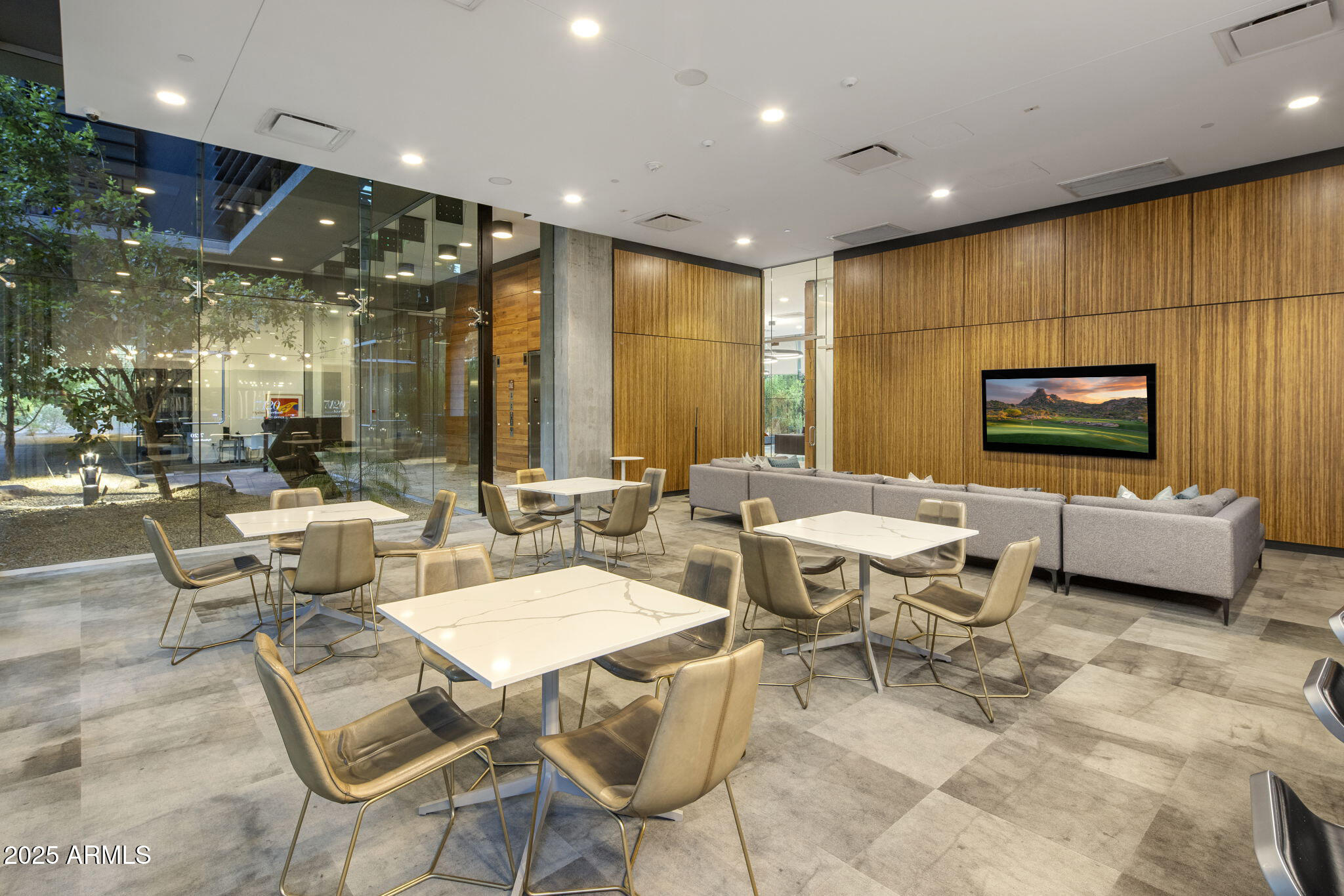 7120 E Kierland Boulevard, 620