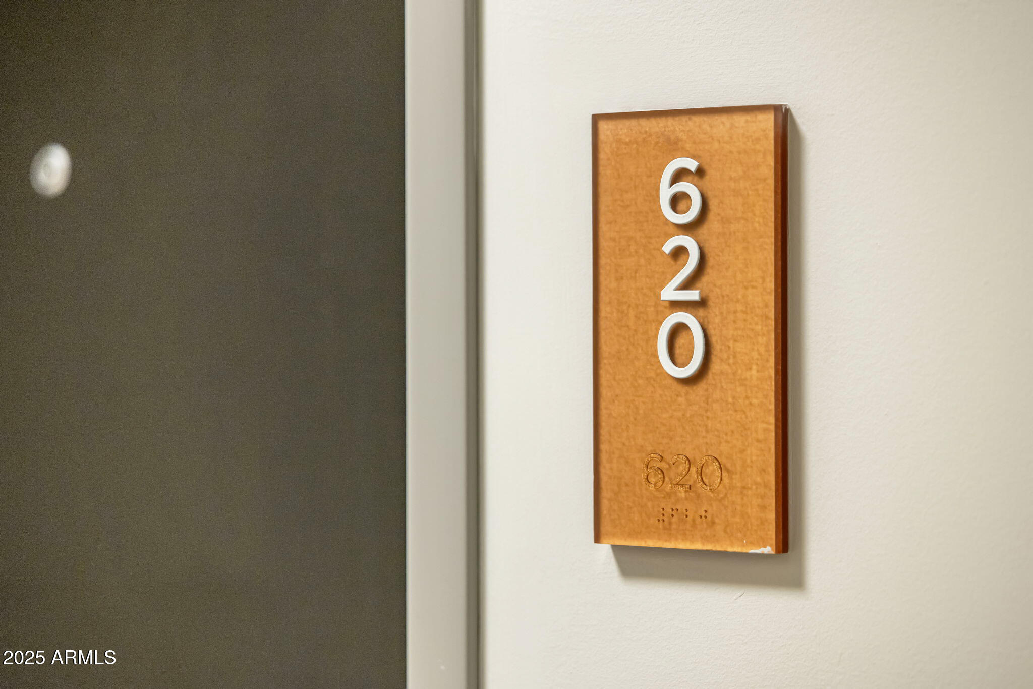 7120 E Kierland Boulevard, 620