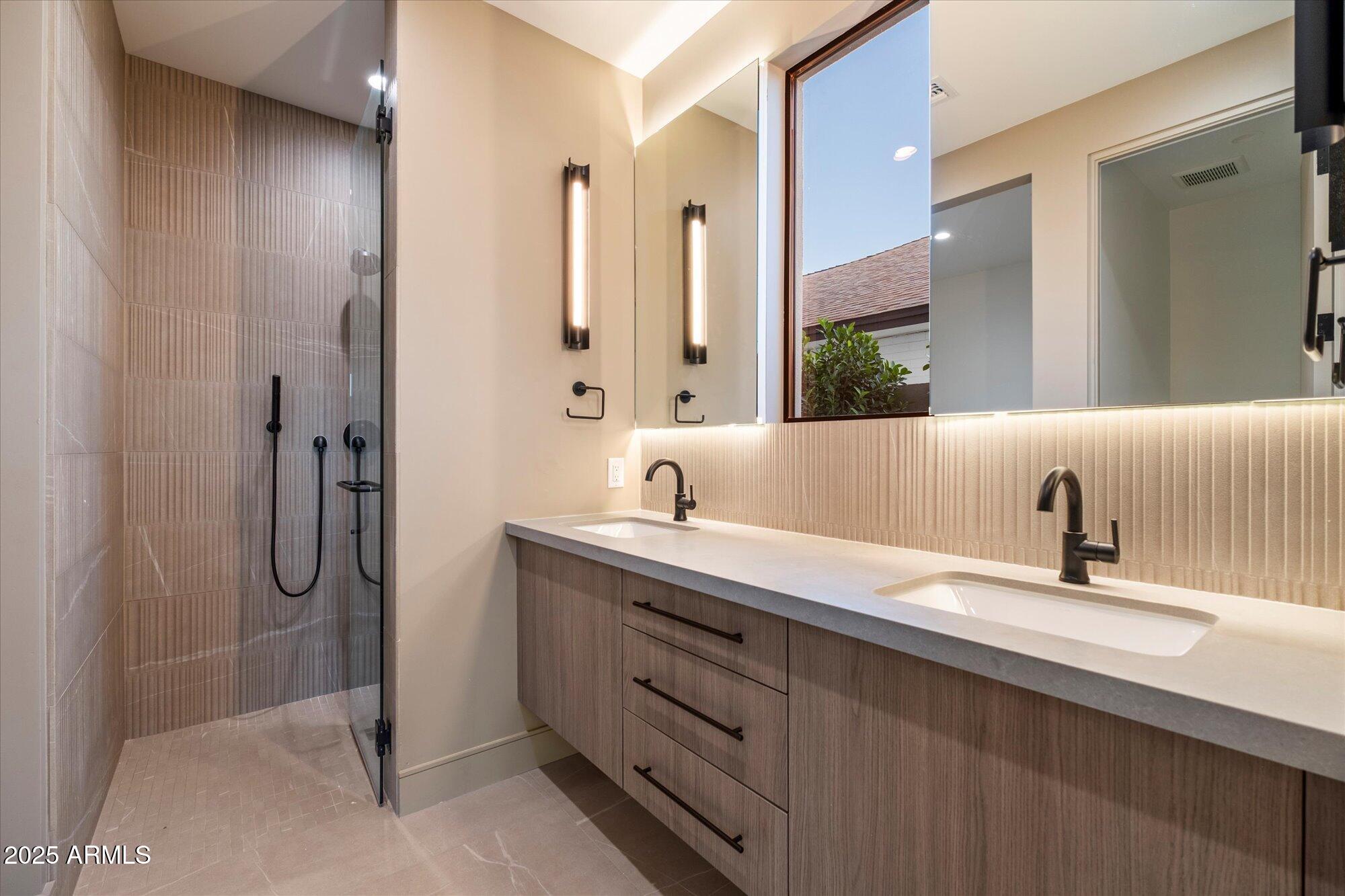 4537 E MONTECITO Avenue