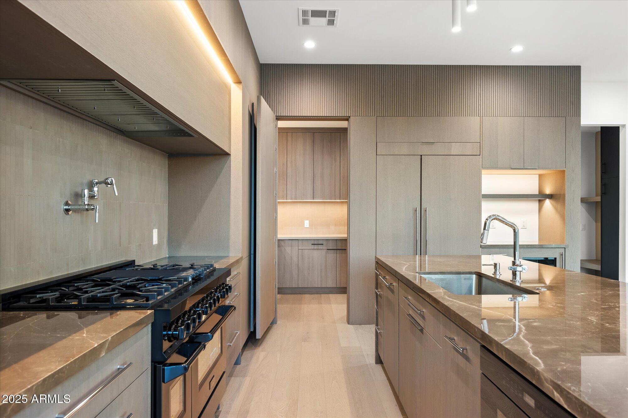 4537 E MONTECITO Avenue