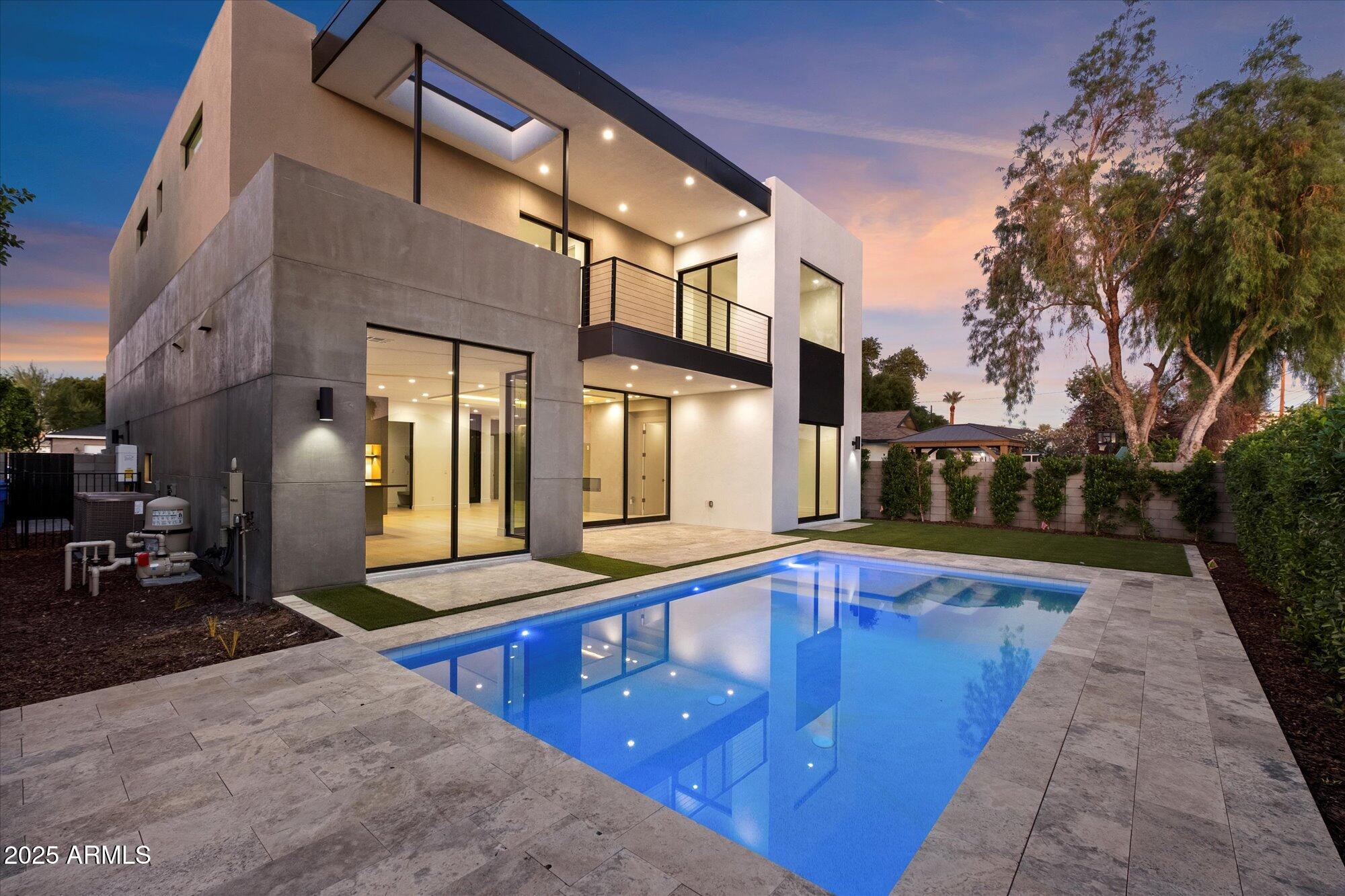 4537 E MONTECITO Avenue