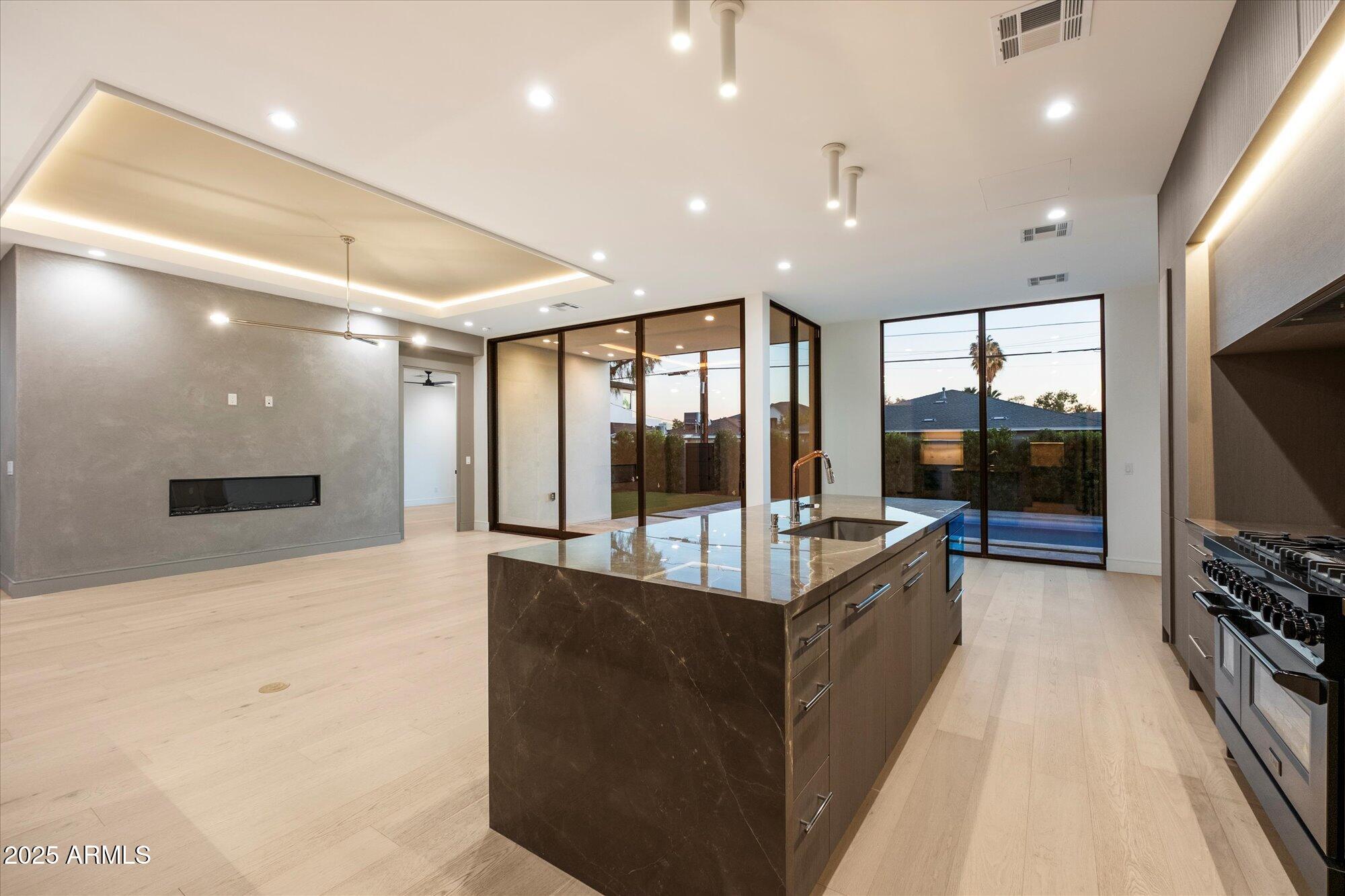 4537 E MONTECITO Avenue