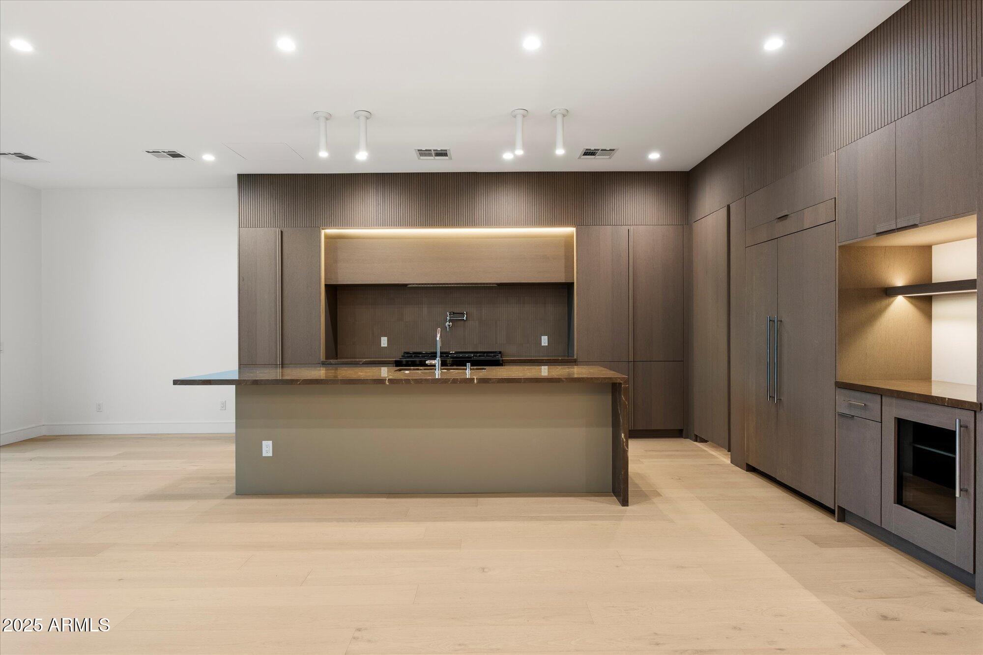 4537 E MONTECITO Avenue