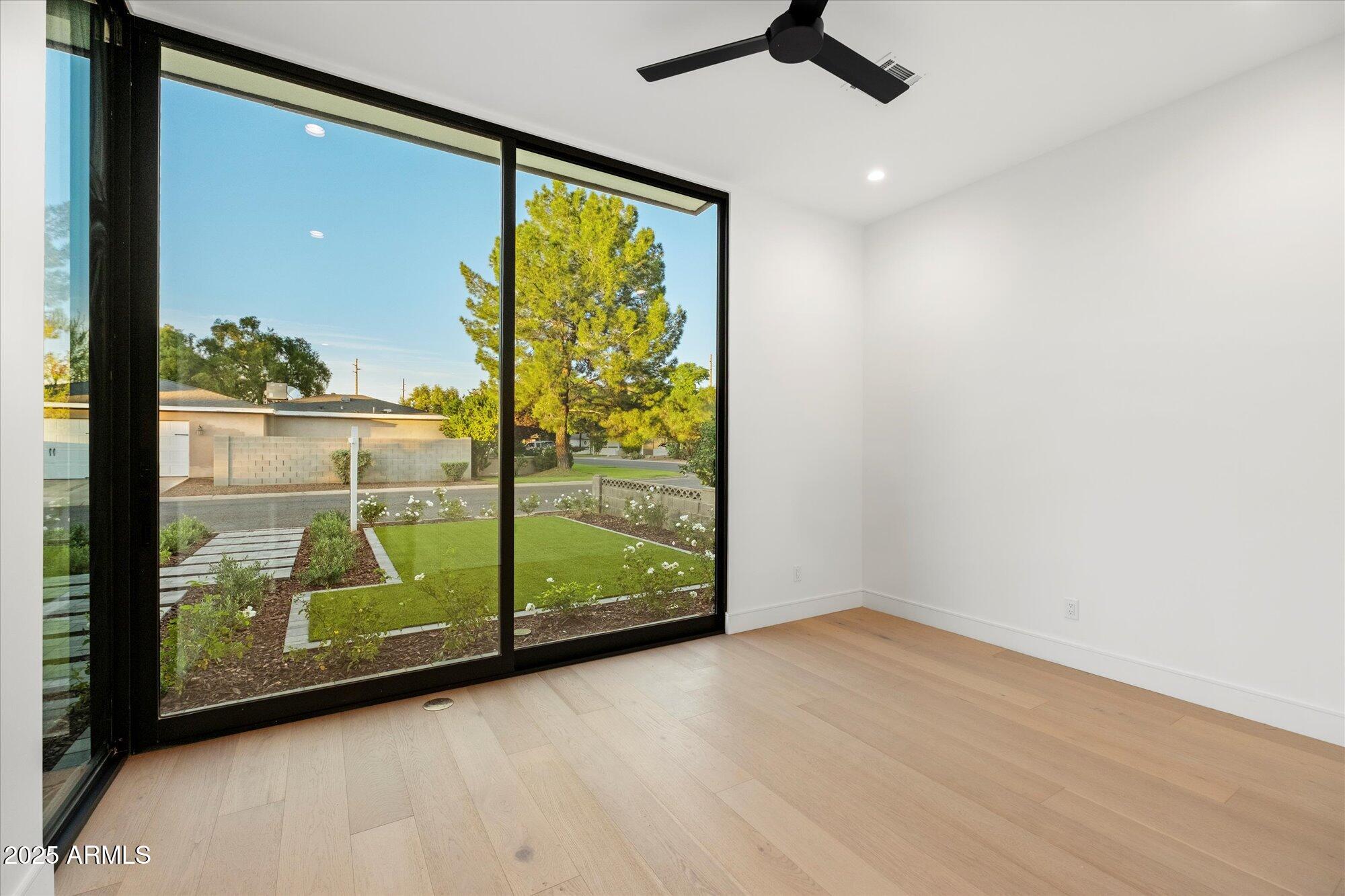 4537 E MONTECITO Avenue