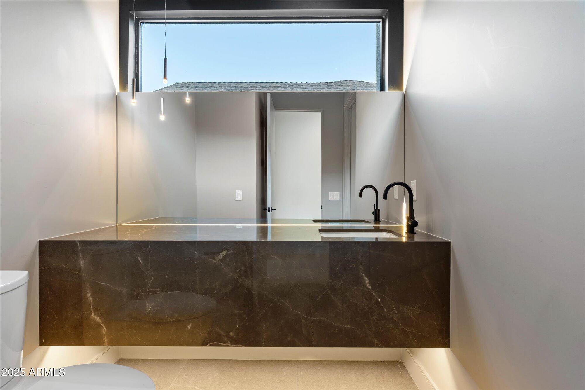 4537 E MONTECITO Avenue