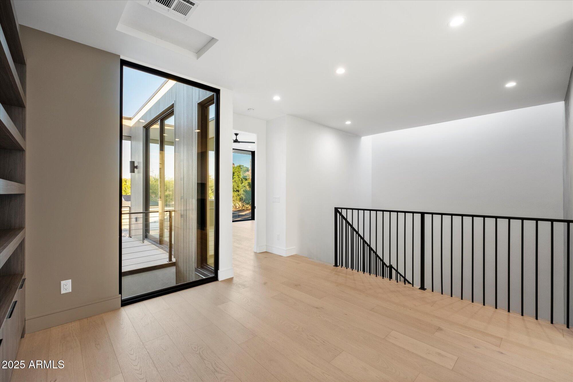 4537 E MONTECITO Avenue