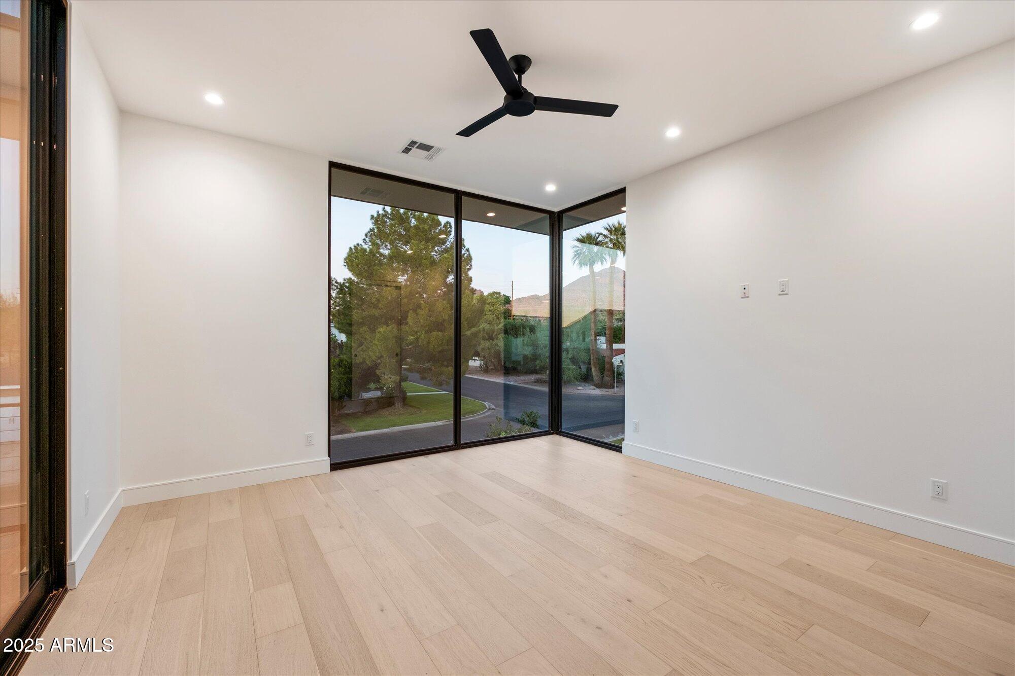 4537 E MONTECITO Avenue