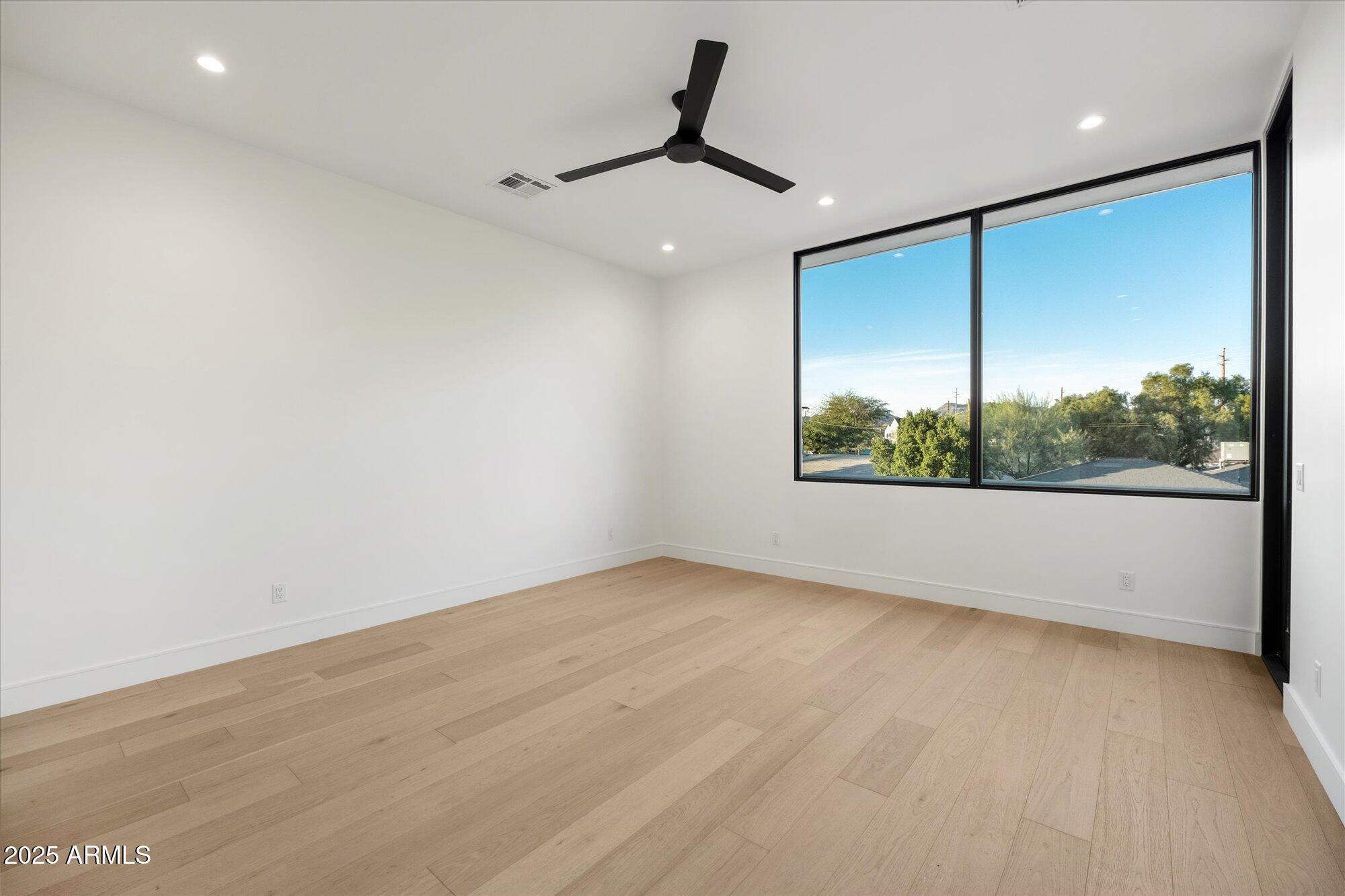 4537 E MONTECITO Avenue