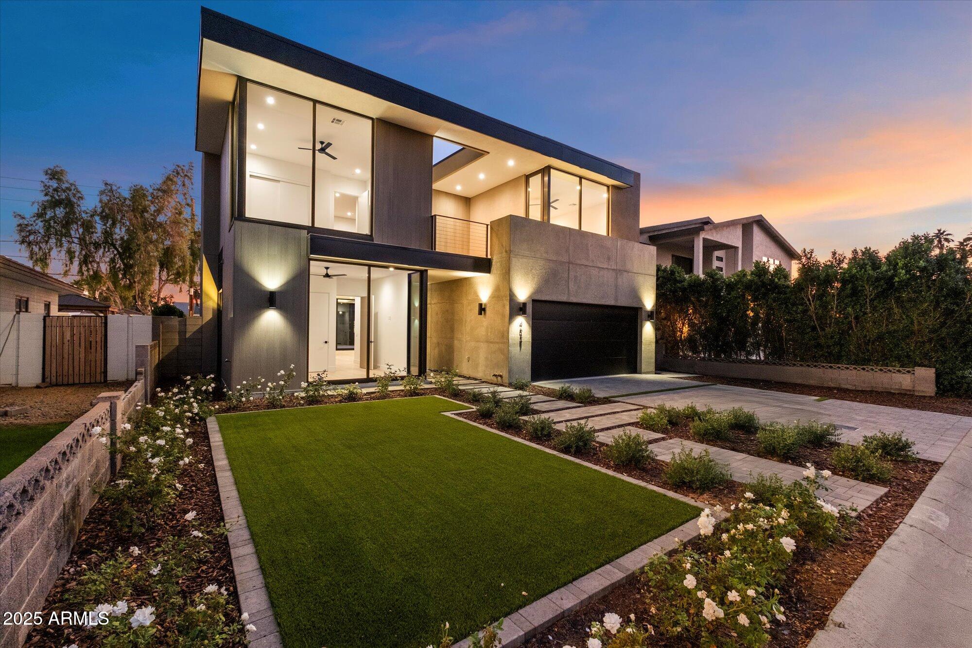 4537 E MONTECITO Avenue