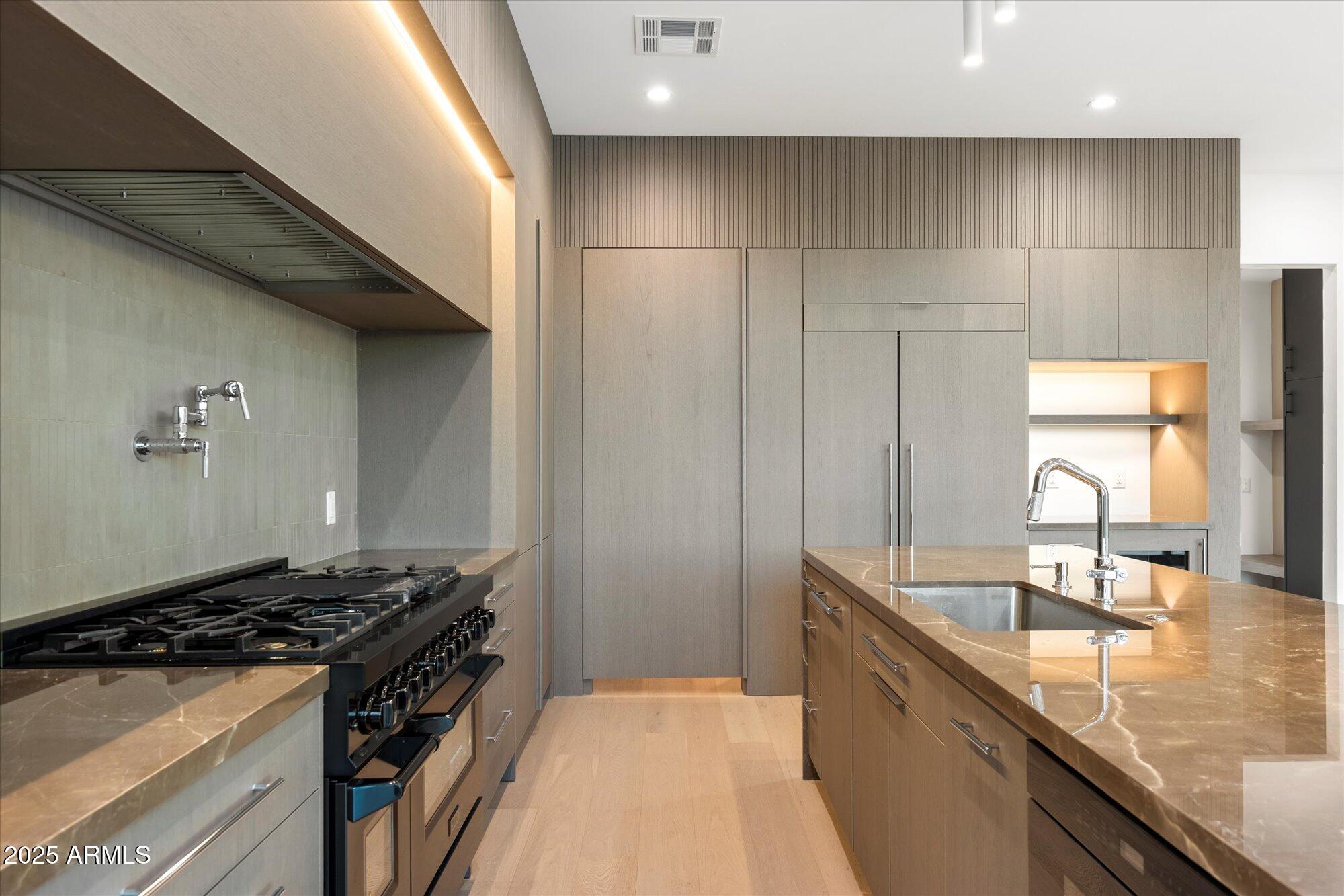 4537 E MONTECITO Avenue