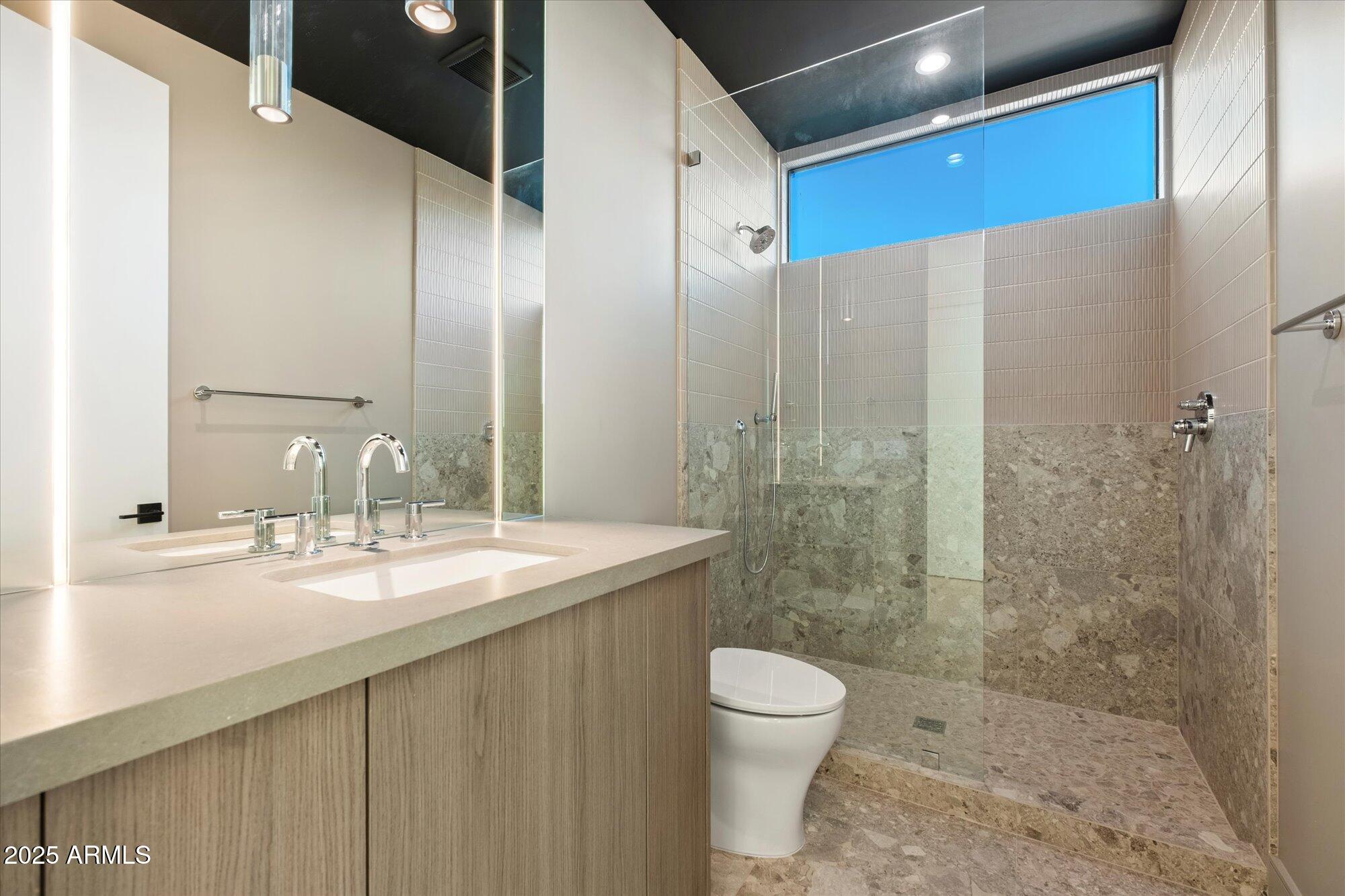 4537 E MONTECITO Avenue