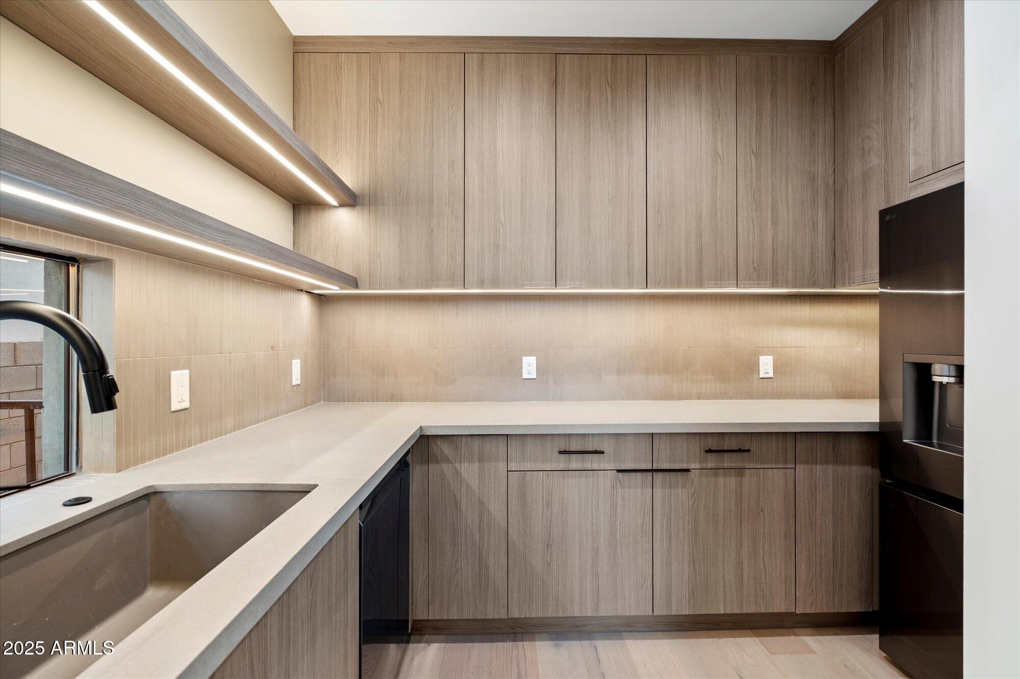 4537 E MONTECITO Avenue