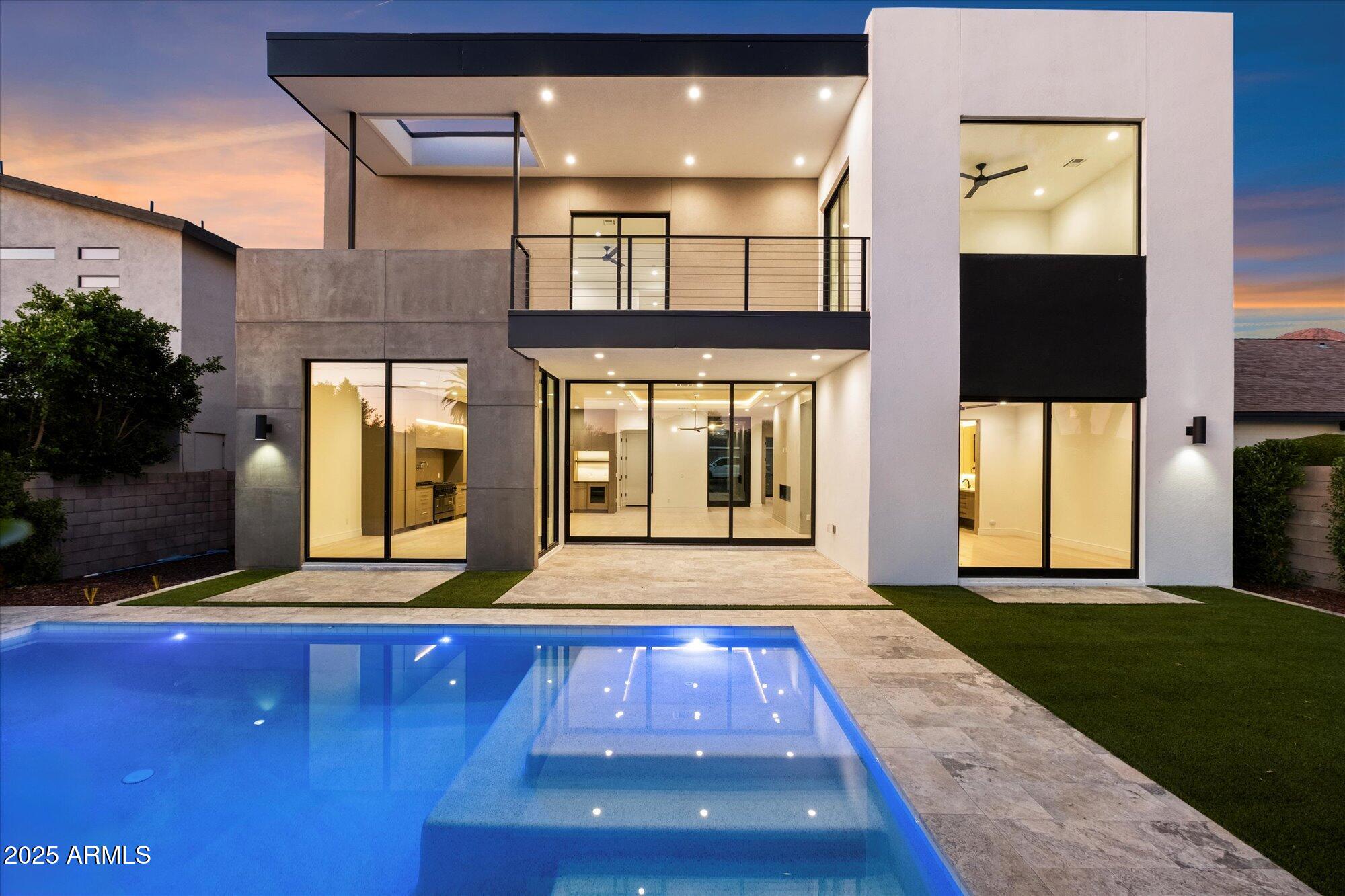 4537 E MONTECITO Avenue