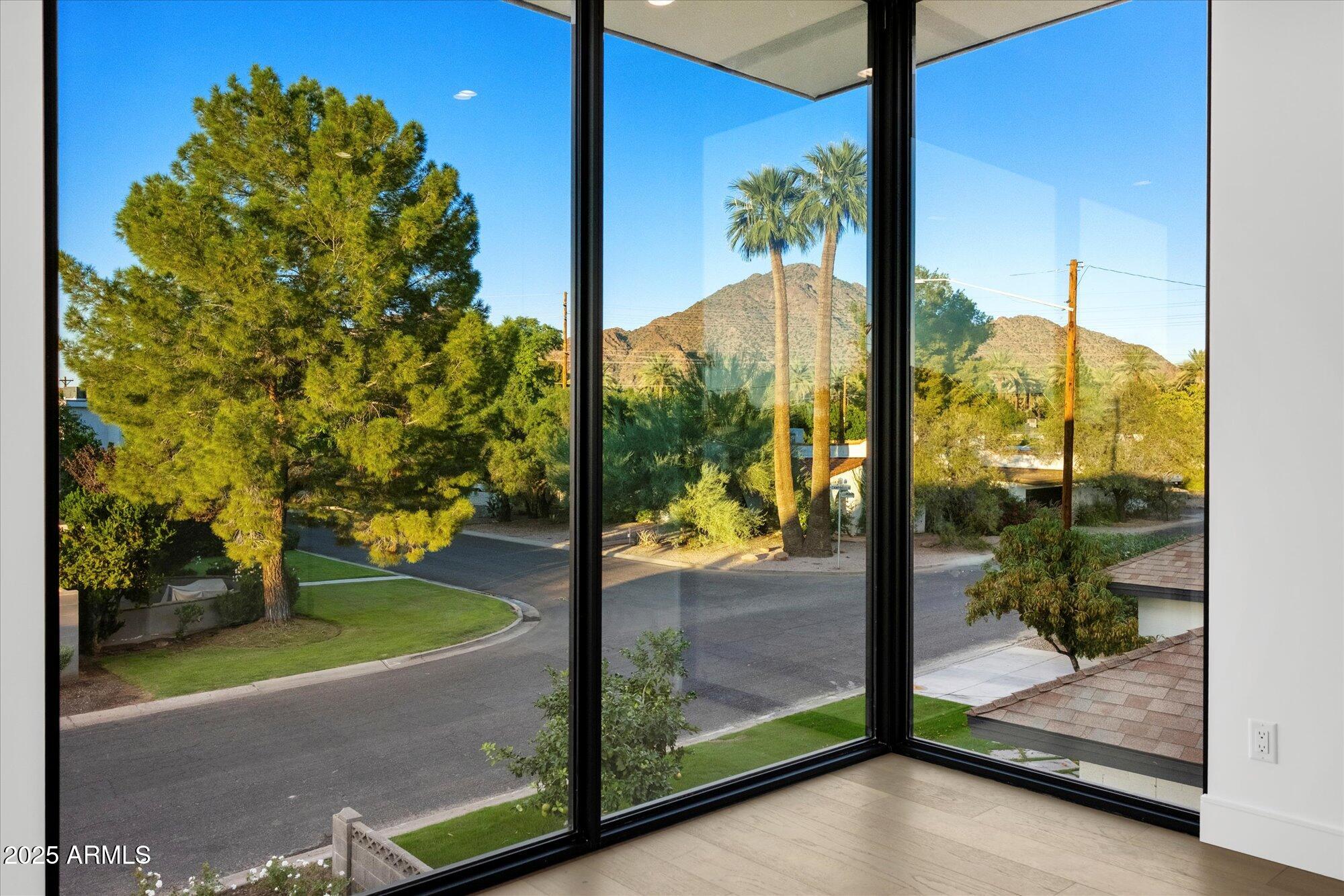 4537 E MONTECITO Avenue