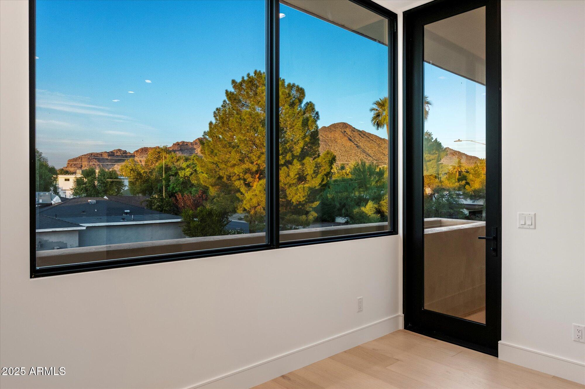 4537 E MONTECITO Avenue