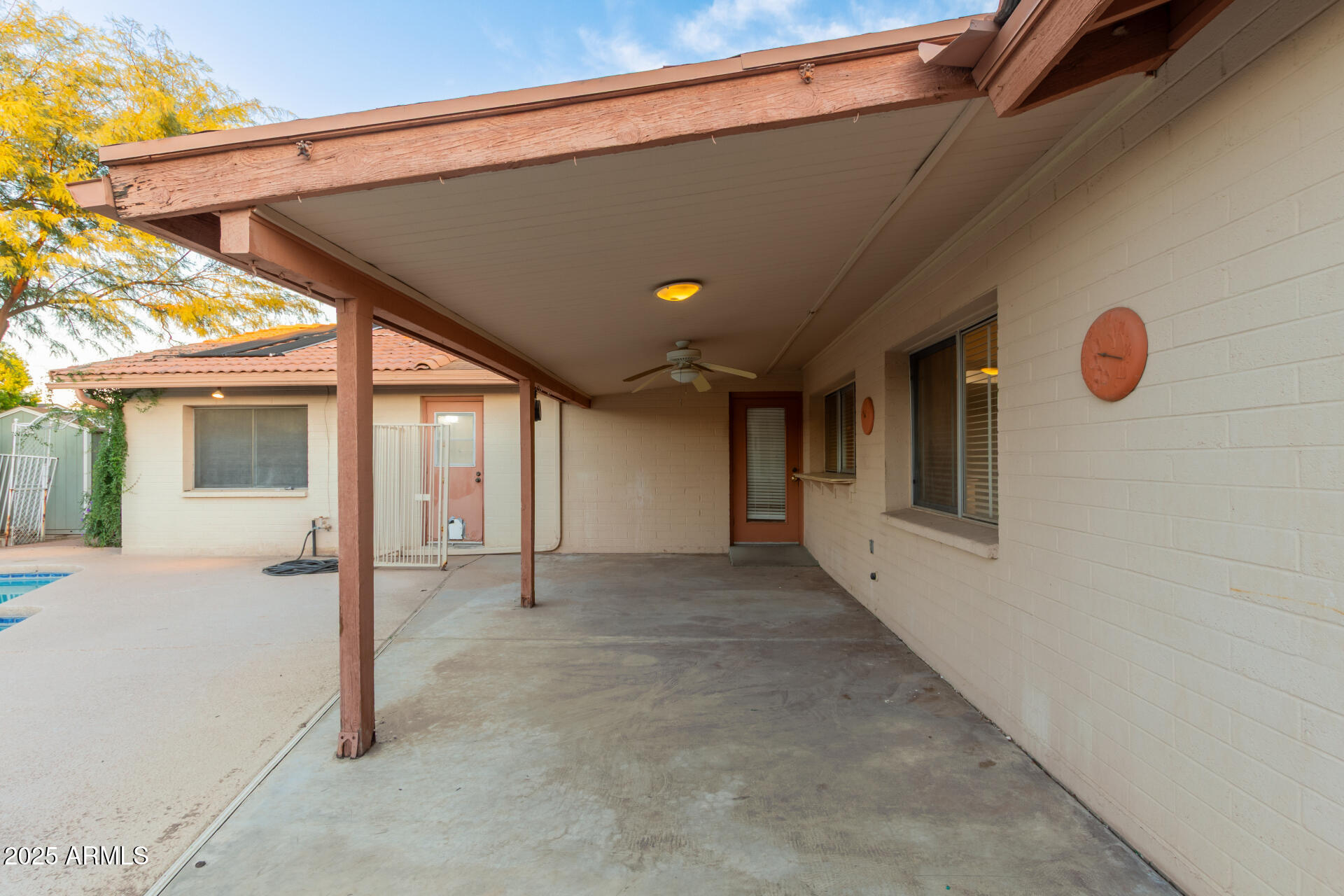 1832 E COLGATE Drive