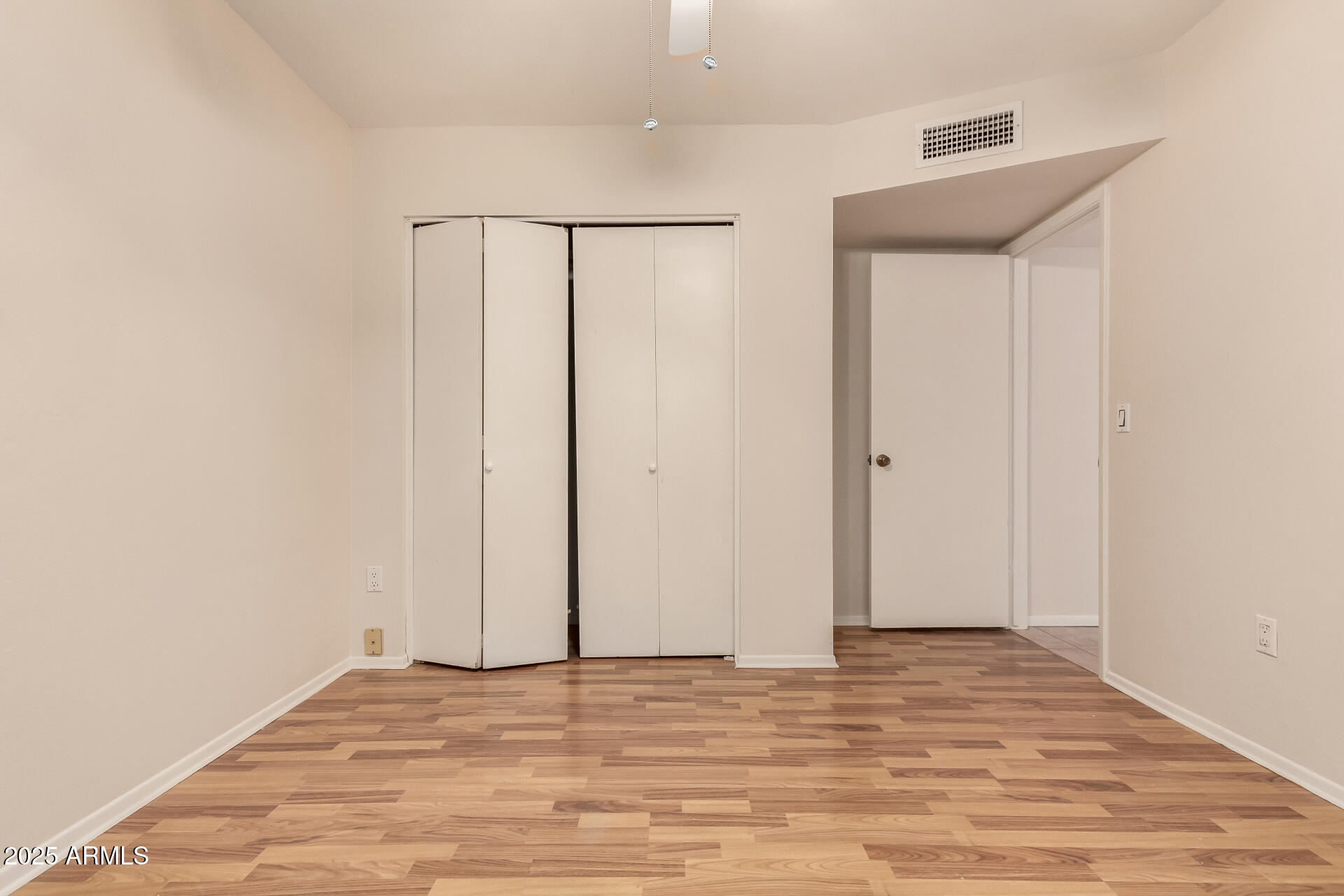 1832 E COLGATE Drive