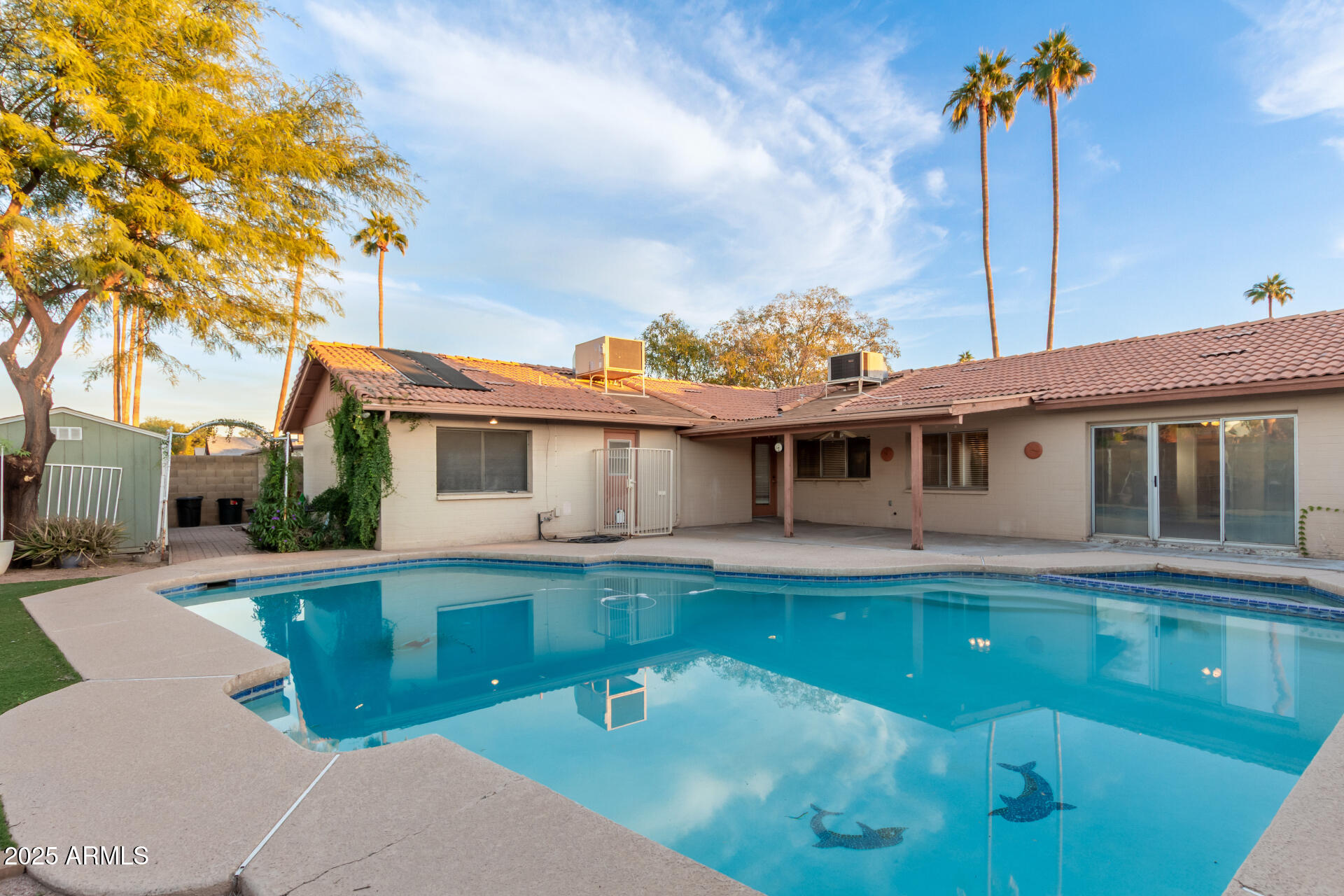 1832 E COLGATE Drive