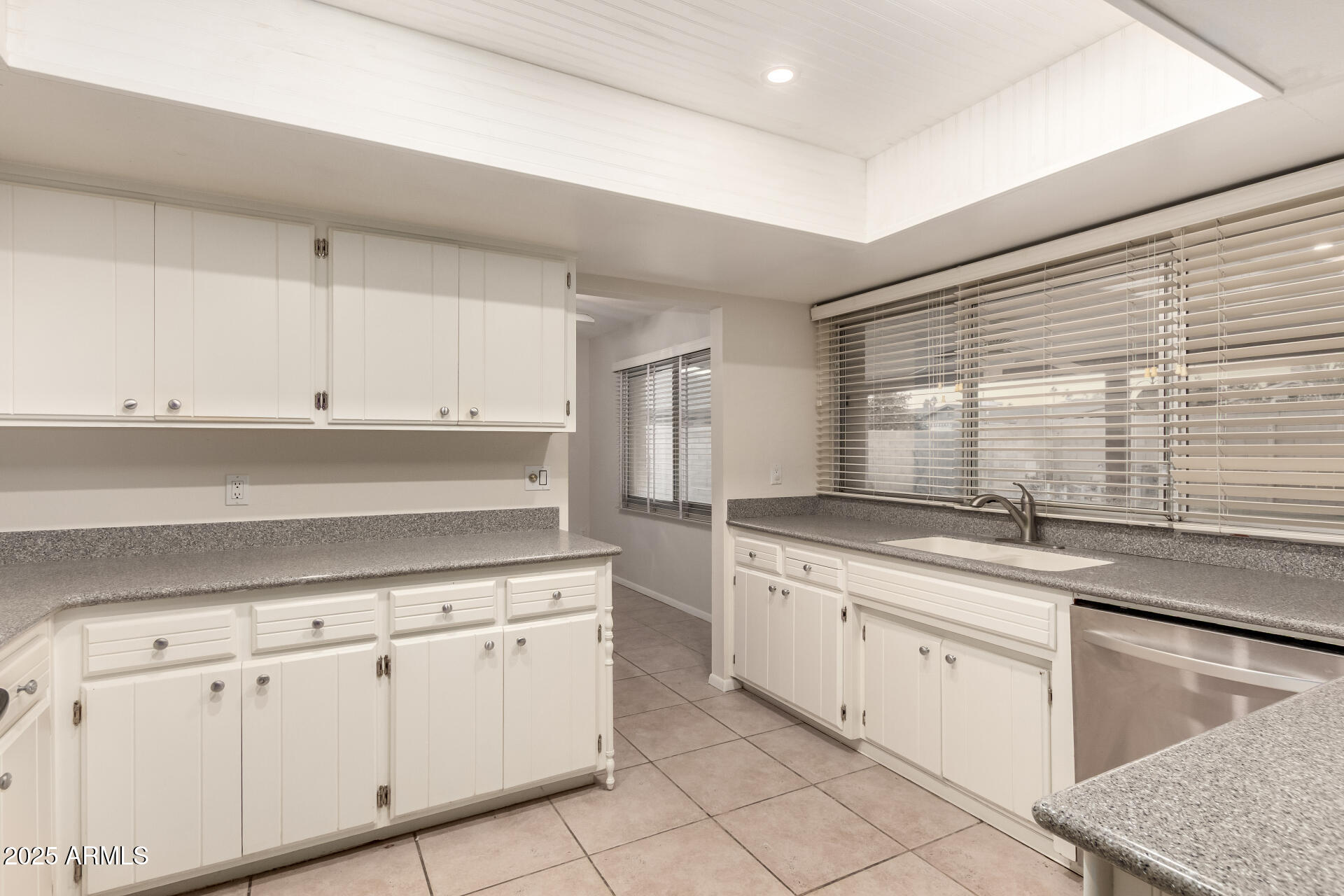 1832 E COLGATE Drive