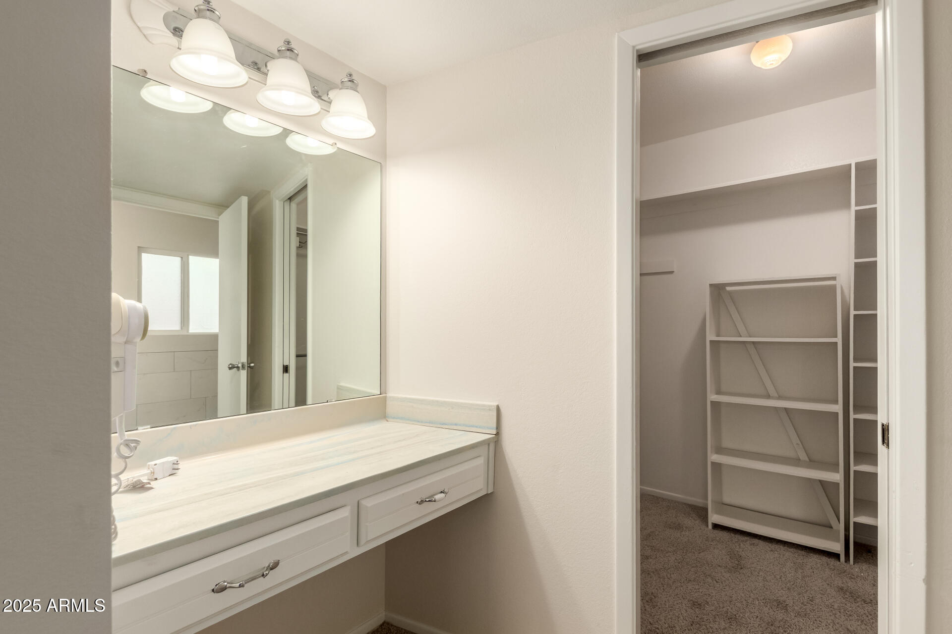 1832 E COLGATE Drive