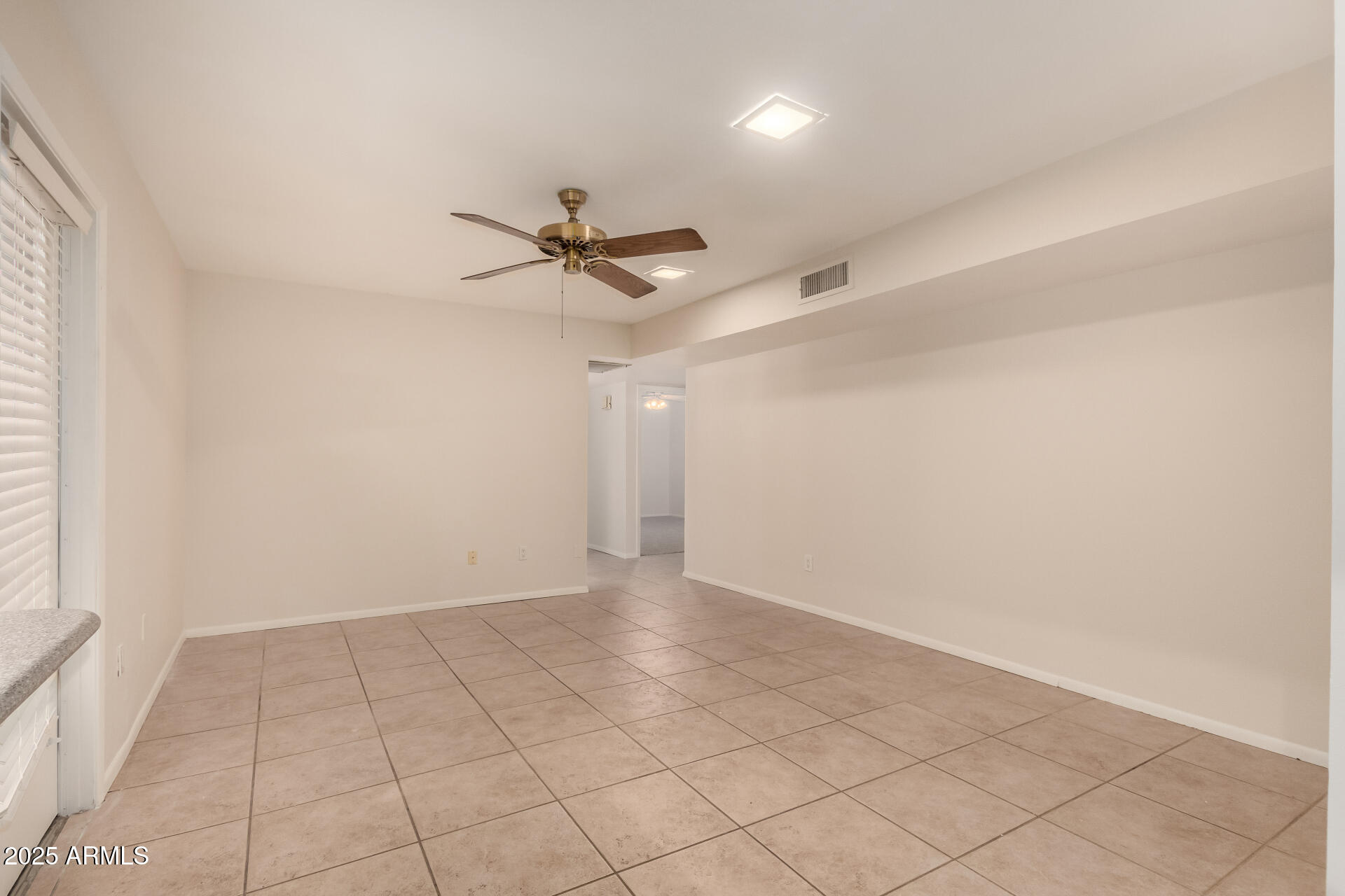 1832 E COLGATE Drive