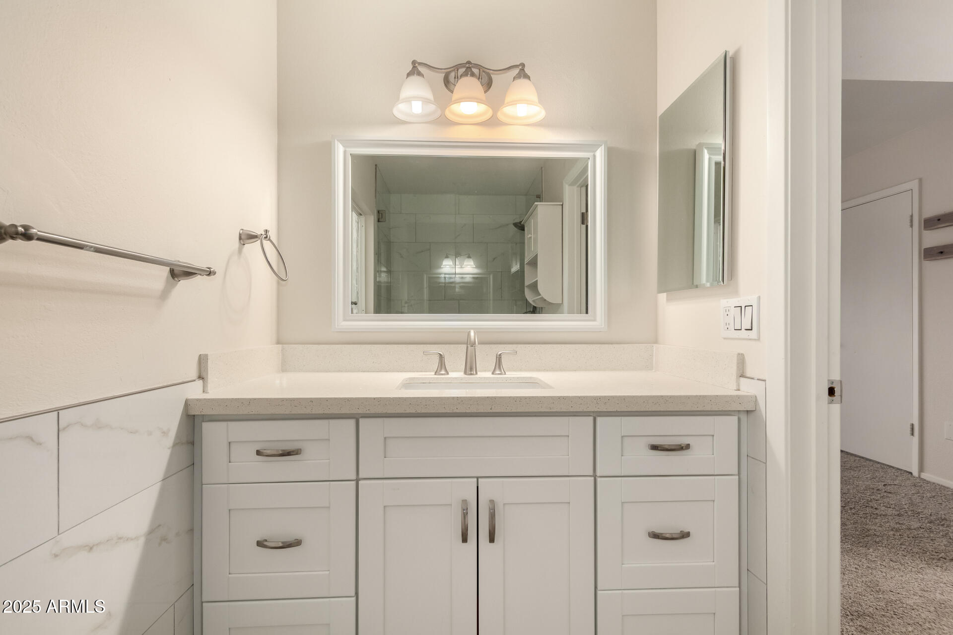 1832 E COLGATE Drive