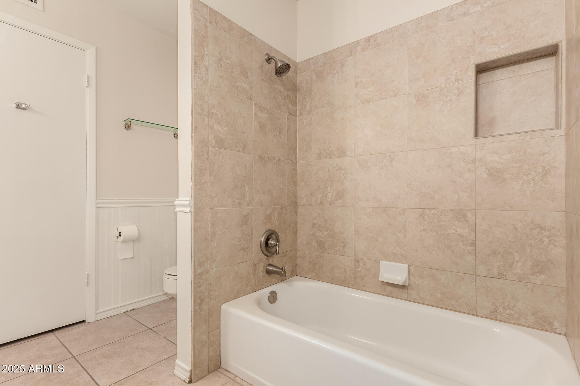 1832 E COLGATE Drive