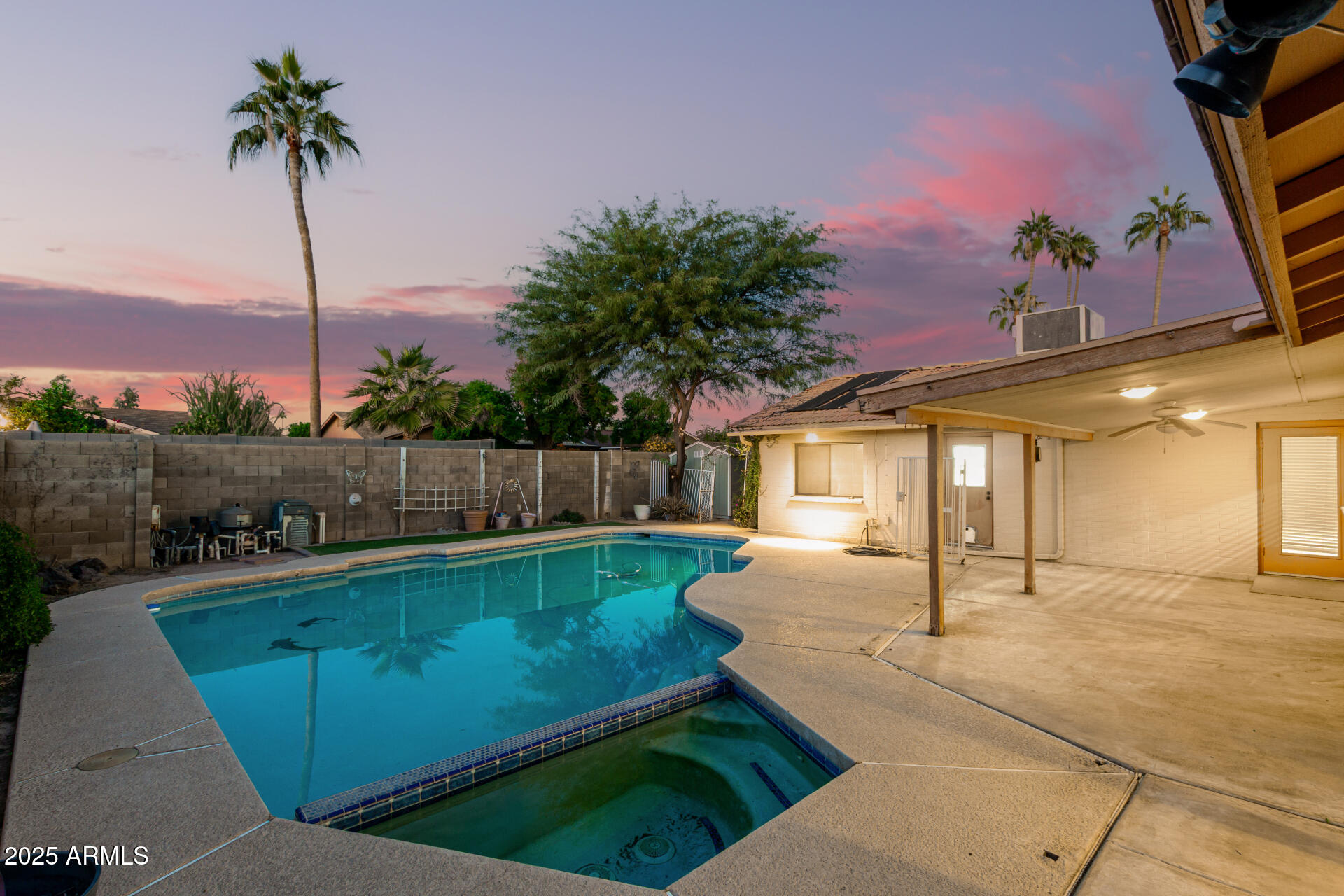 1832 E COLGATE Drive