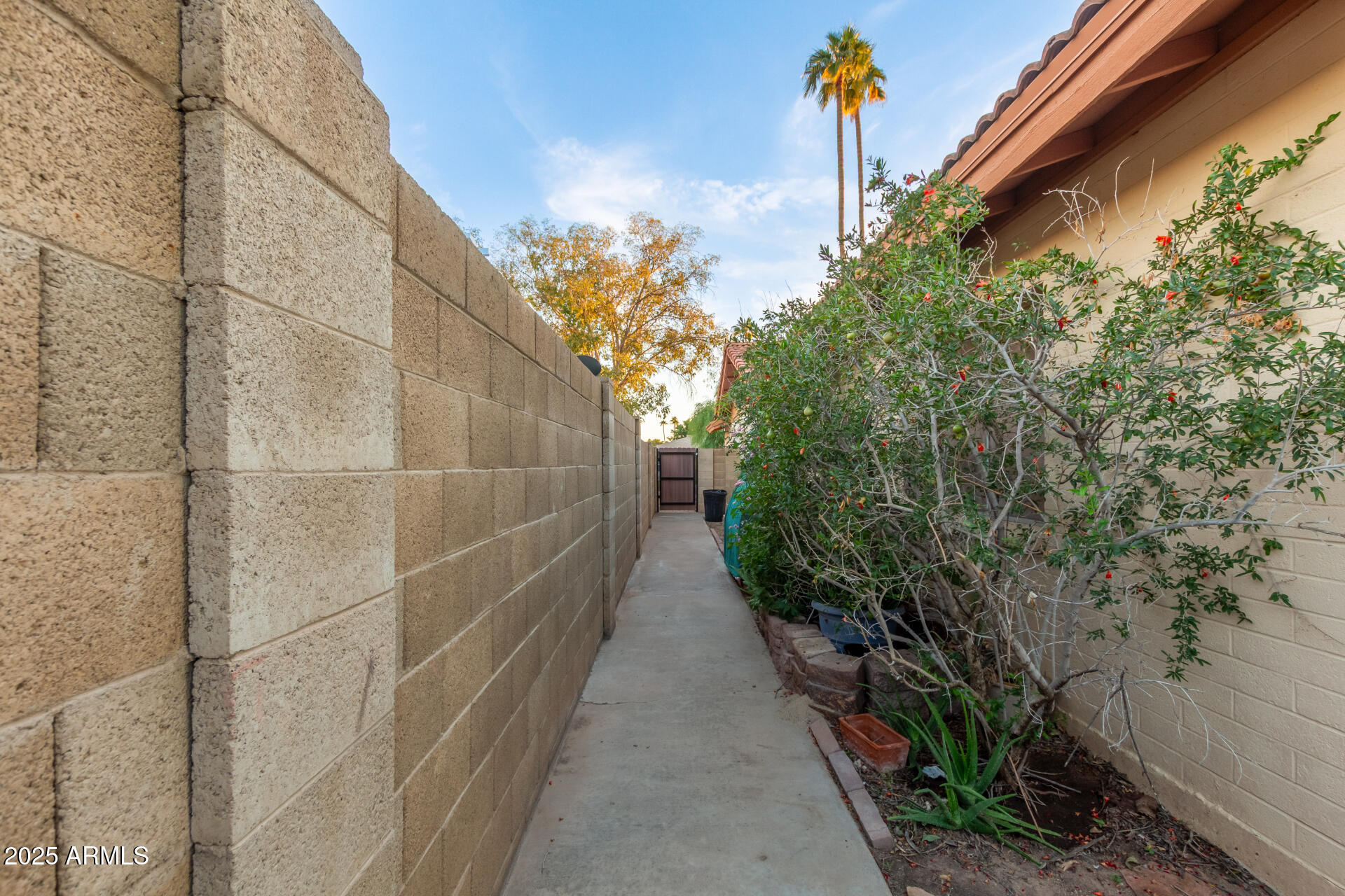 1832 E COLGATE Drive