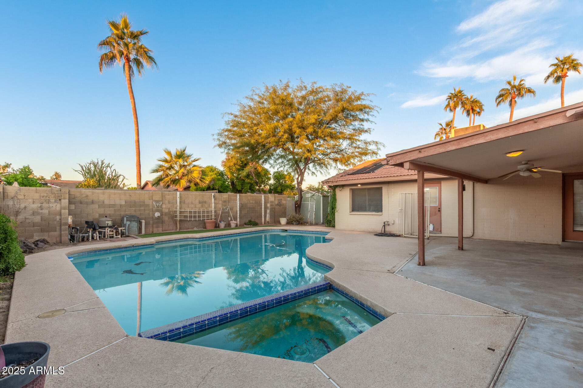 1832 E COLGATE Drive