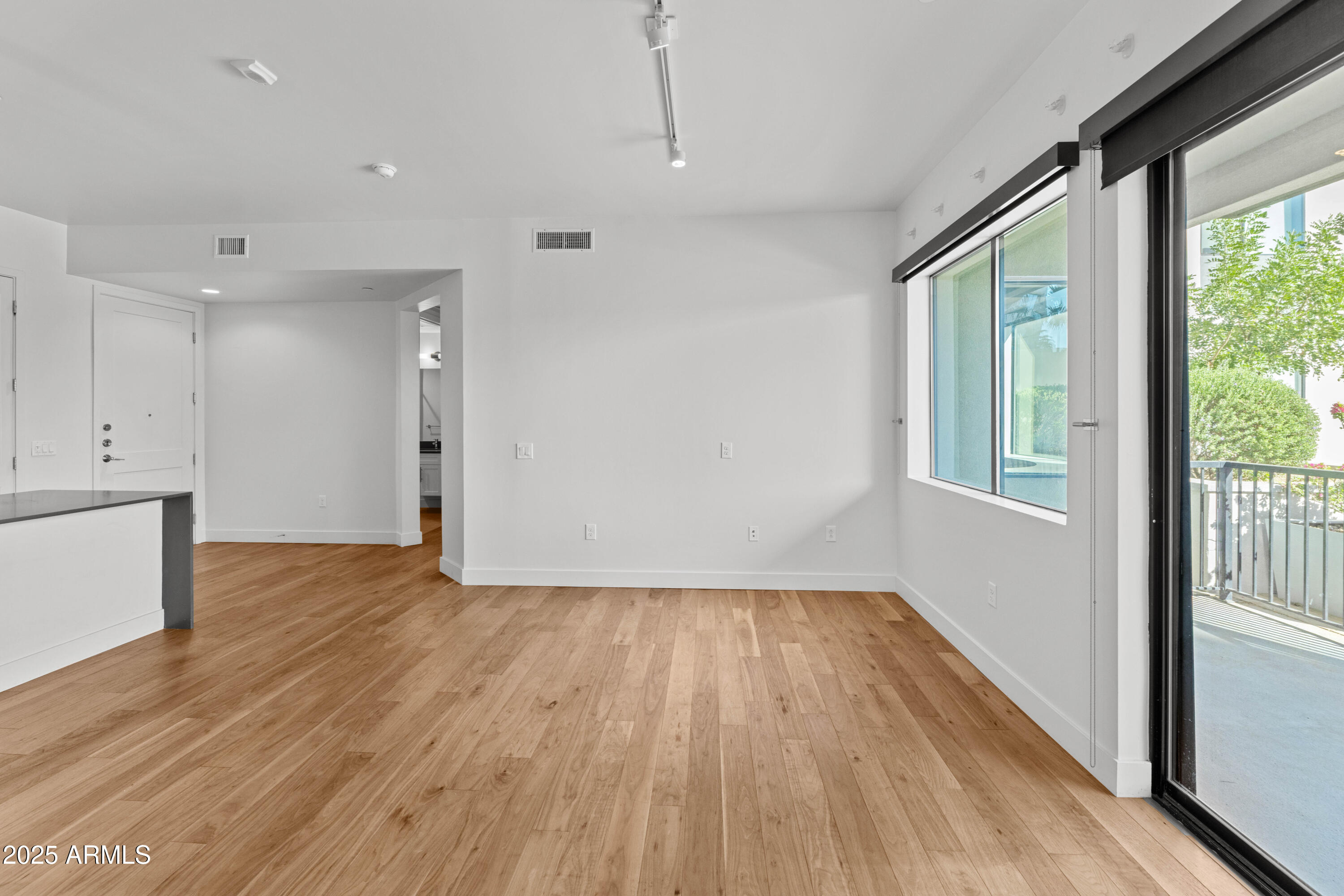 3131 N CENTRAL Avenue, 3002