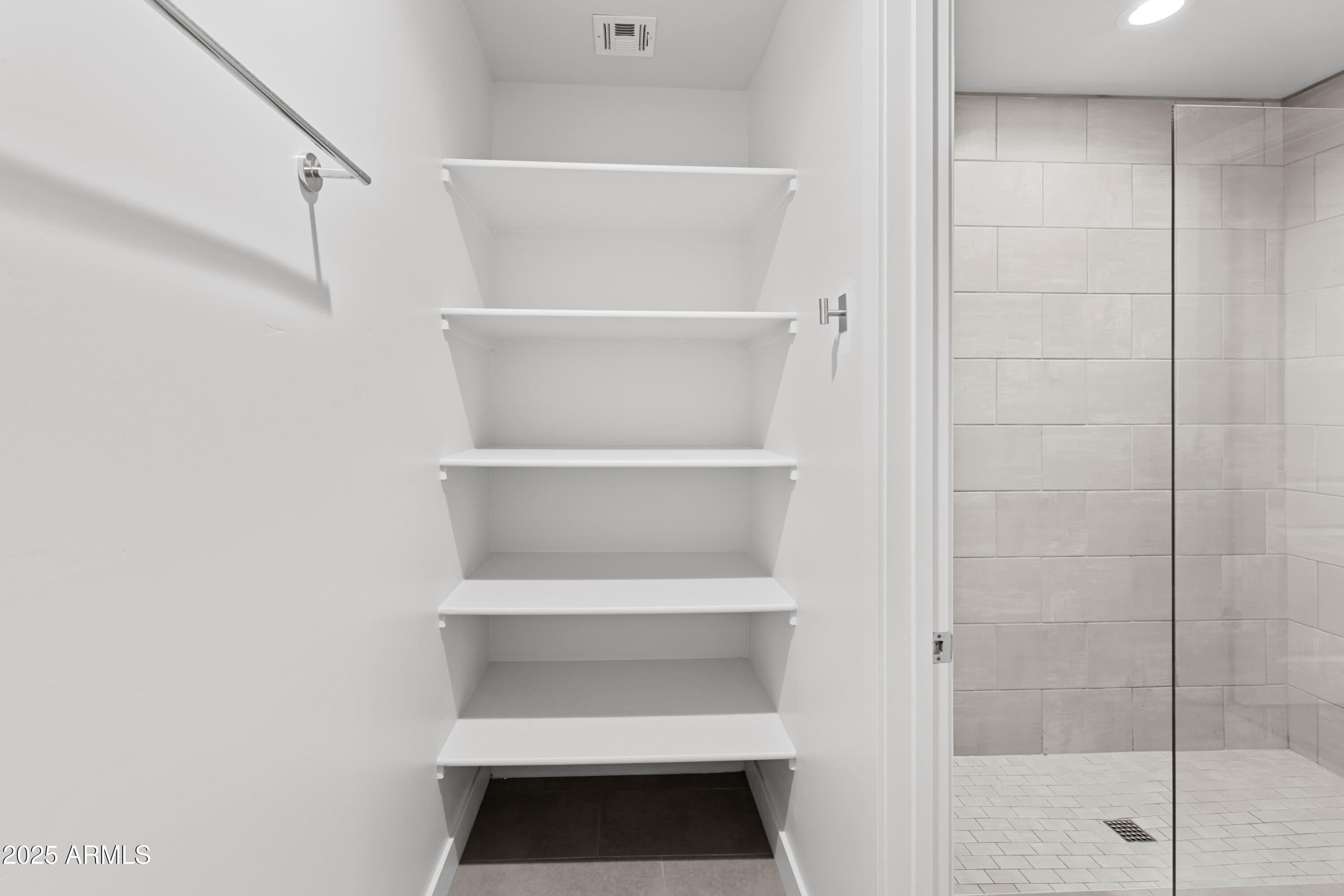 3131 N CENTRAL Avenue, 3002