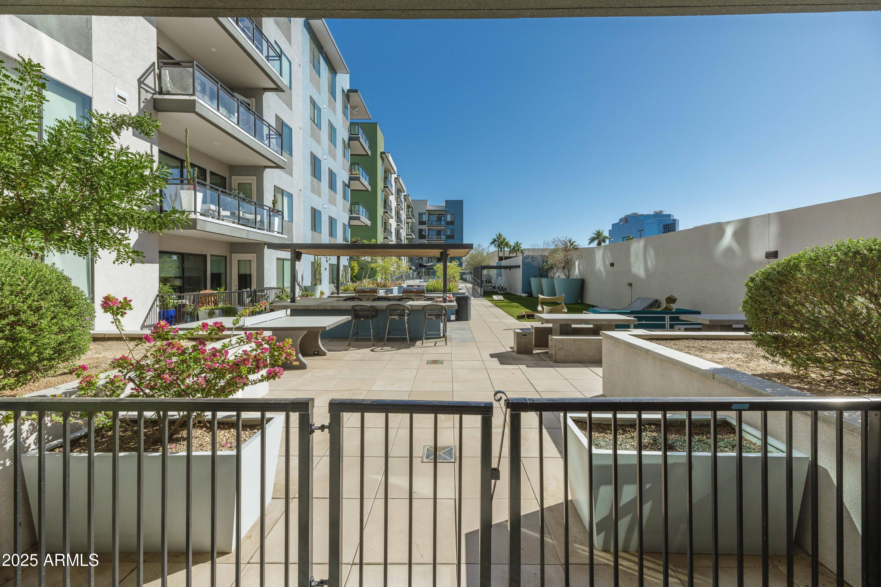 3131 N CENTRAL Avenue, 3002