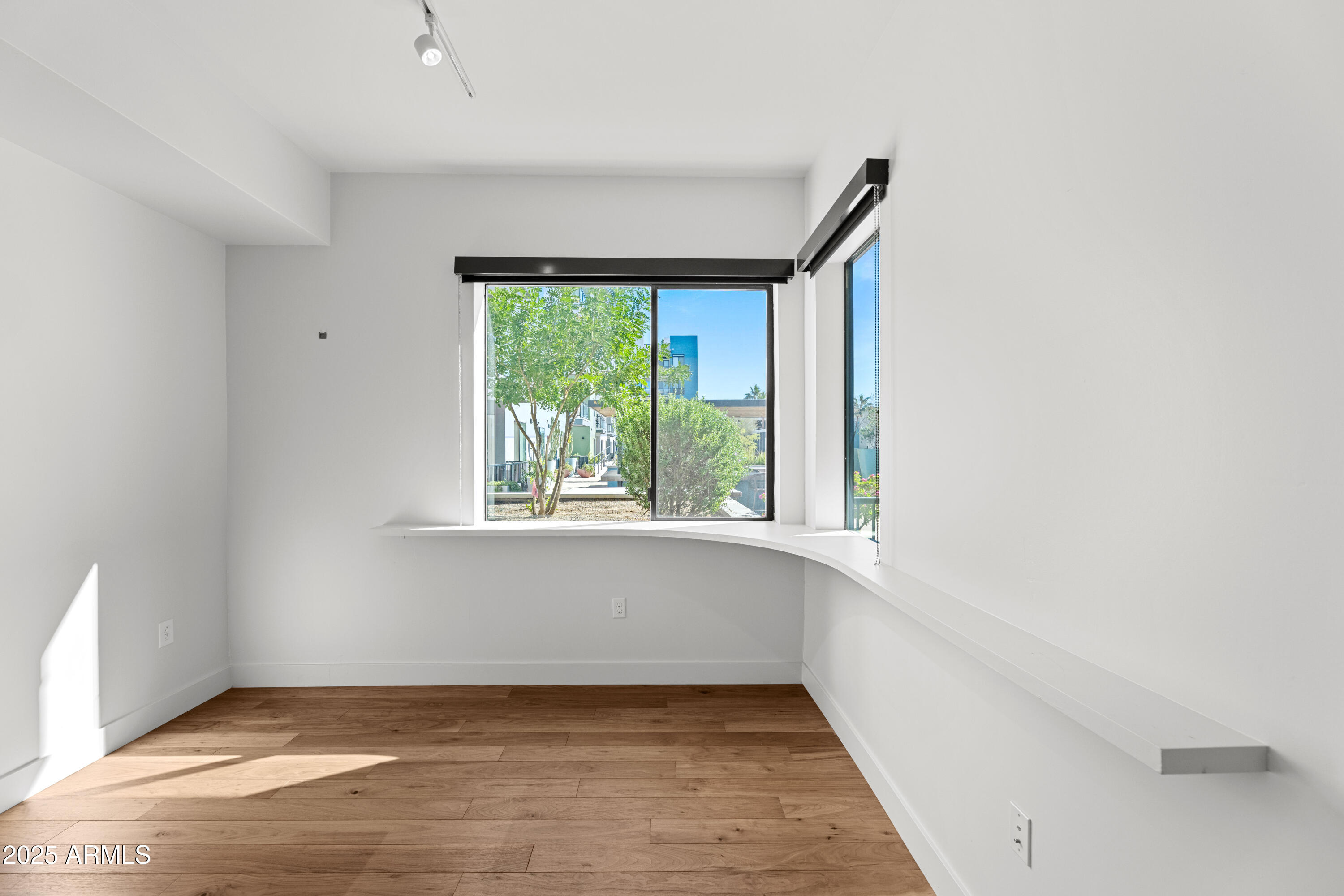 3131 N CENTRAL Avenue, 3002