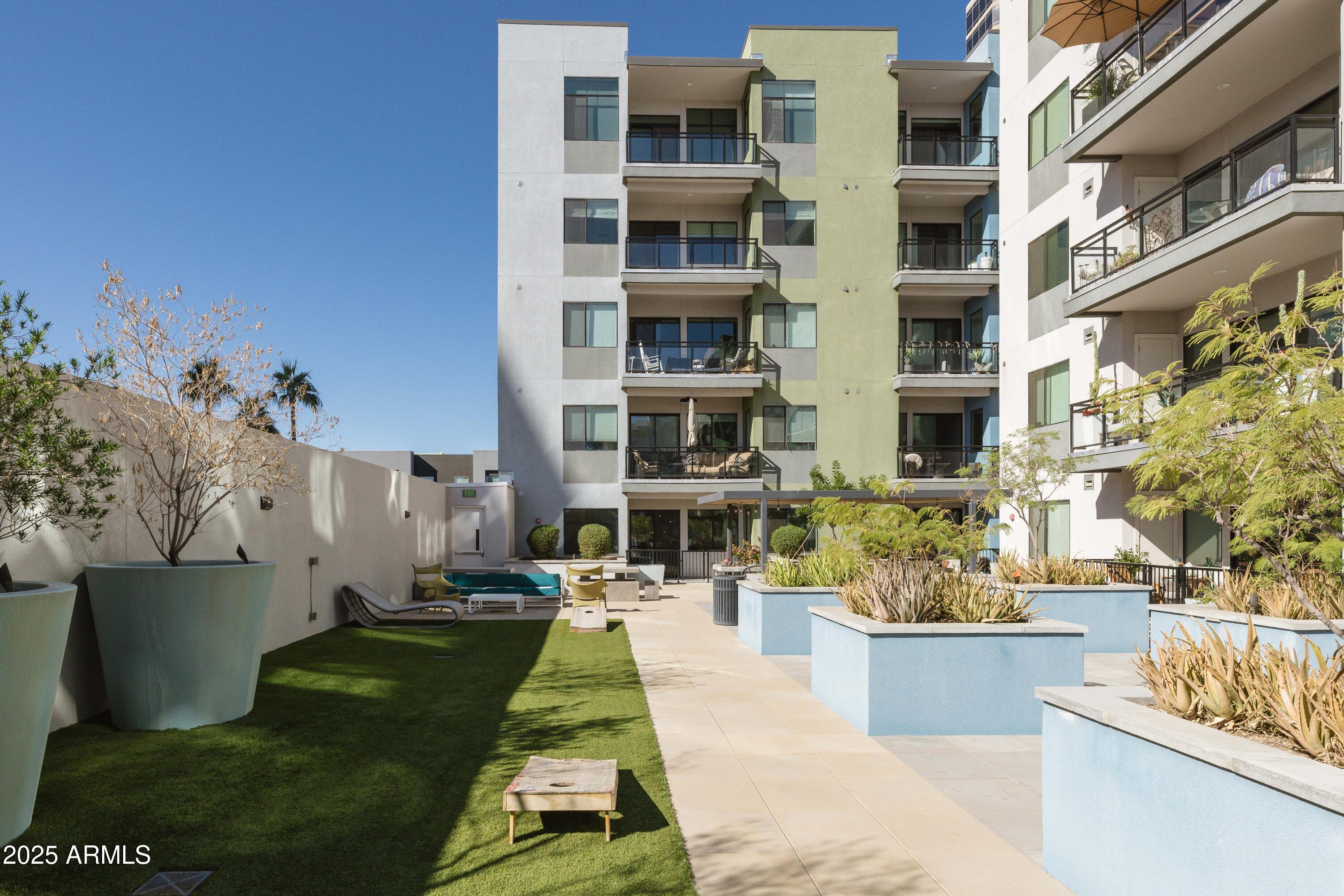 3131 N CENTRAL Avenue, 3002