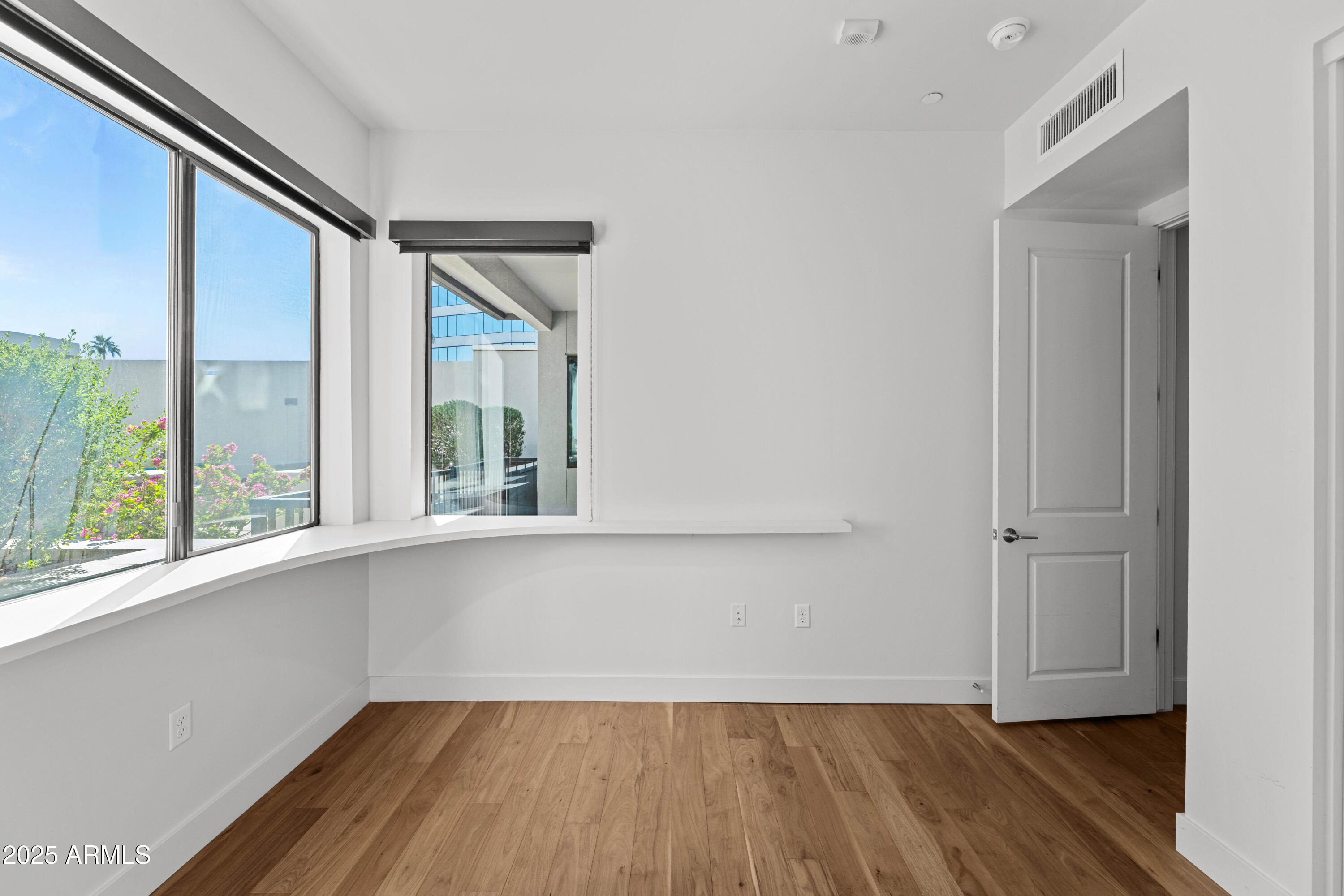 3131 N CENTRAL Avenue, 3002