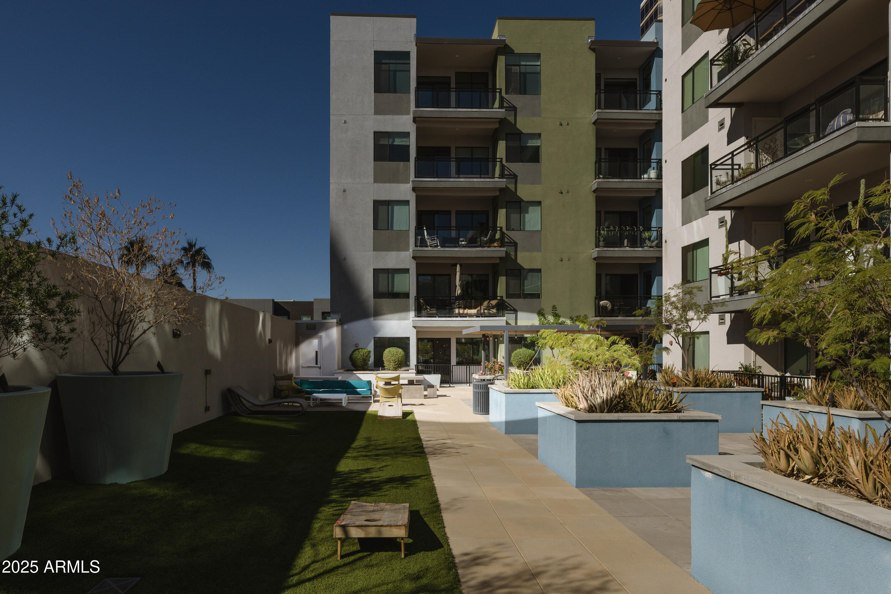 3131 N CENTRAL Avenue, 3002