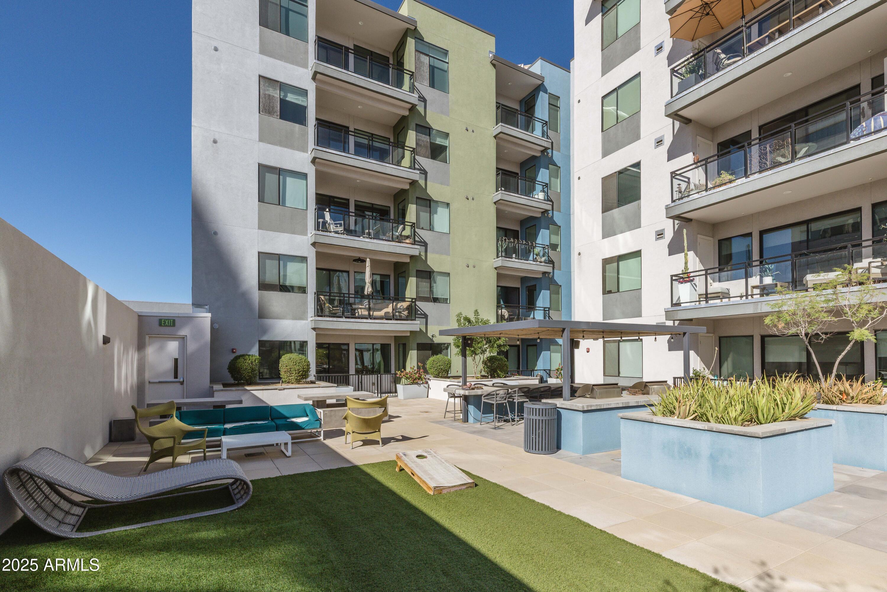 3131 N CENTRAL Avenue, 3002