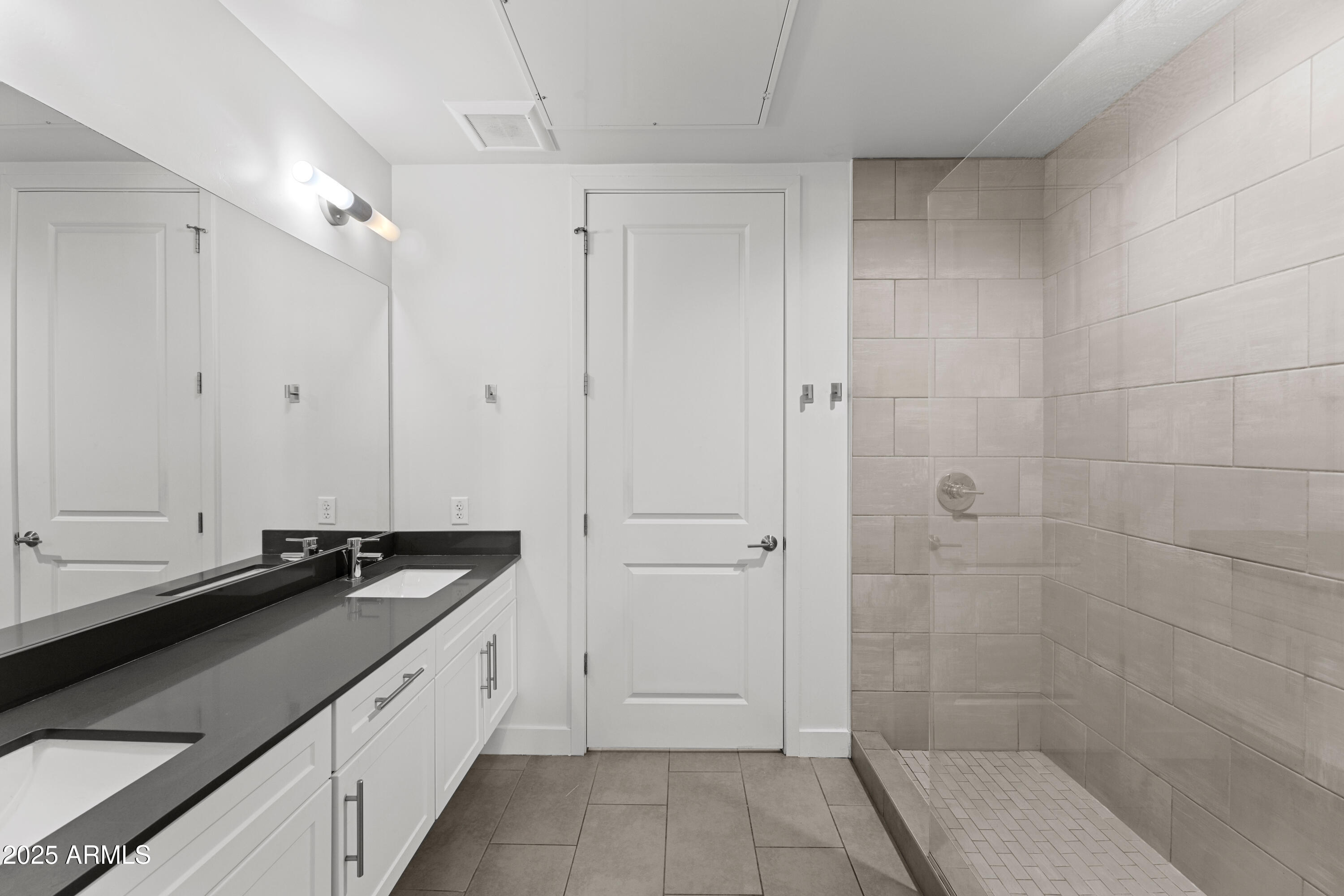 3131 N CENTRAL Avenue, 3002