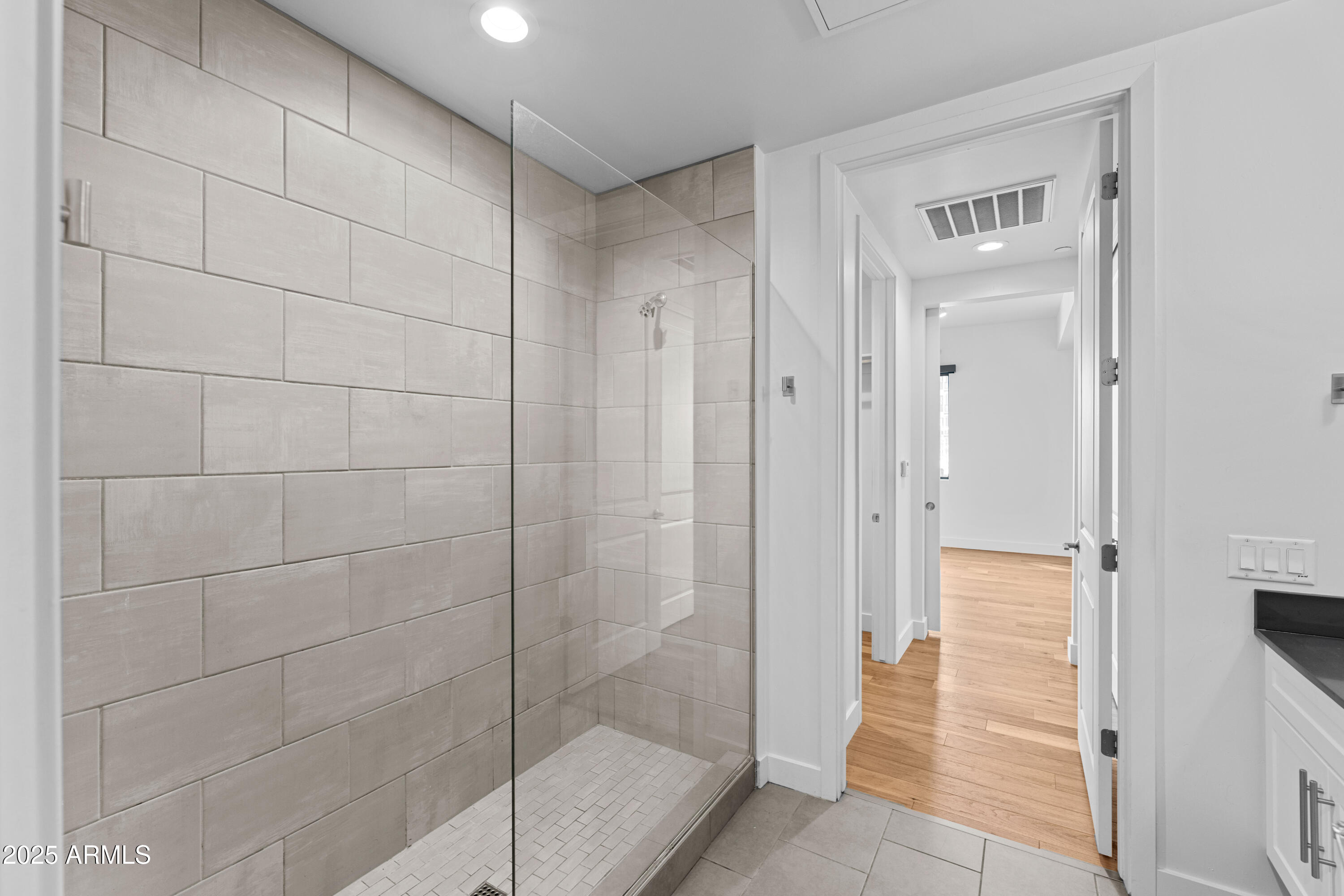 3131 N CENTRAL Avenue, 3002