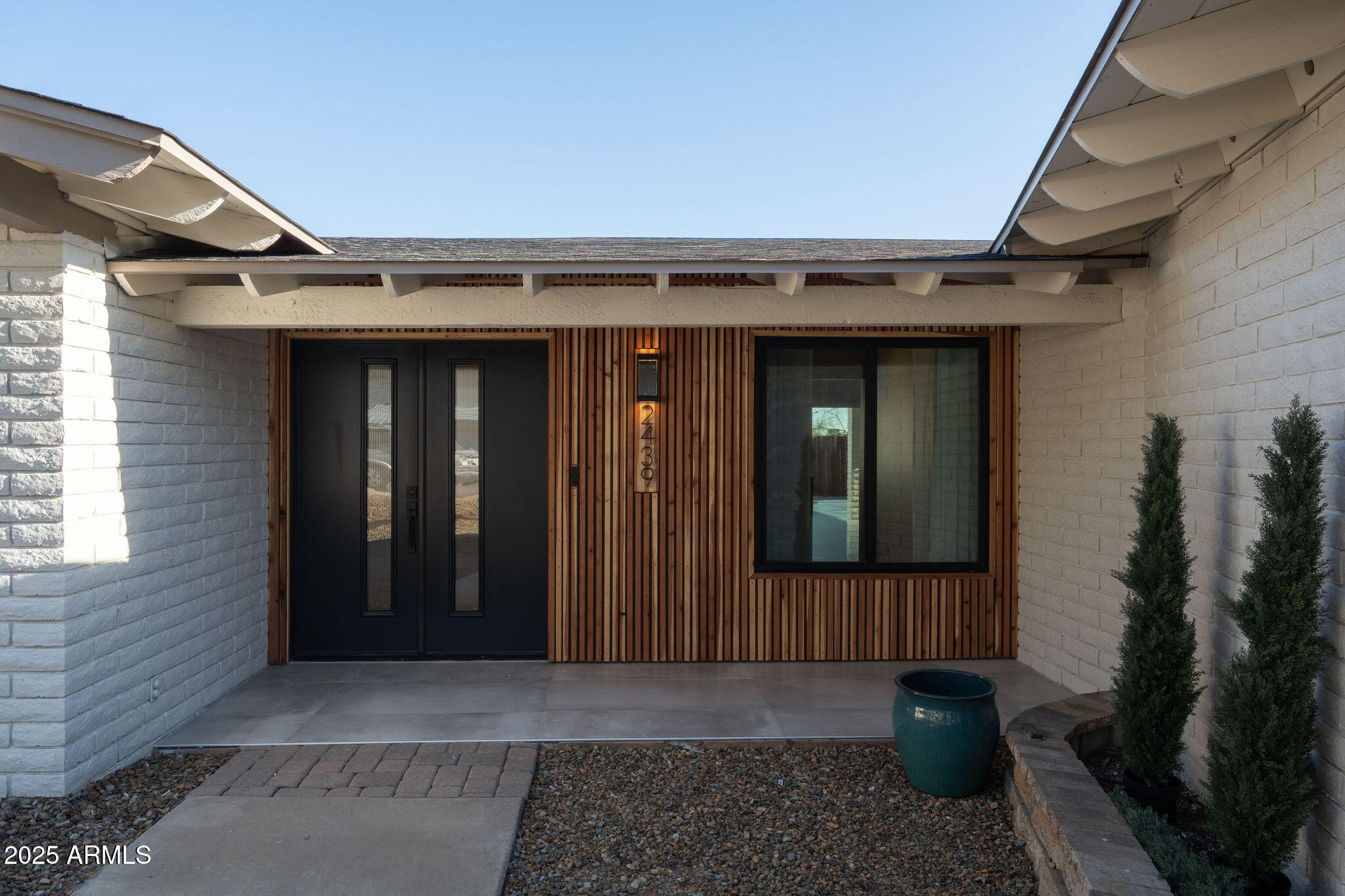 2439 E LINCOLN Circle