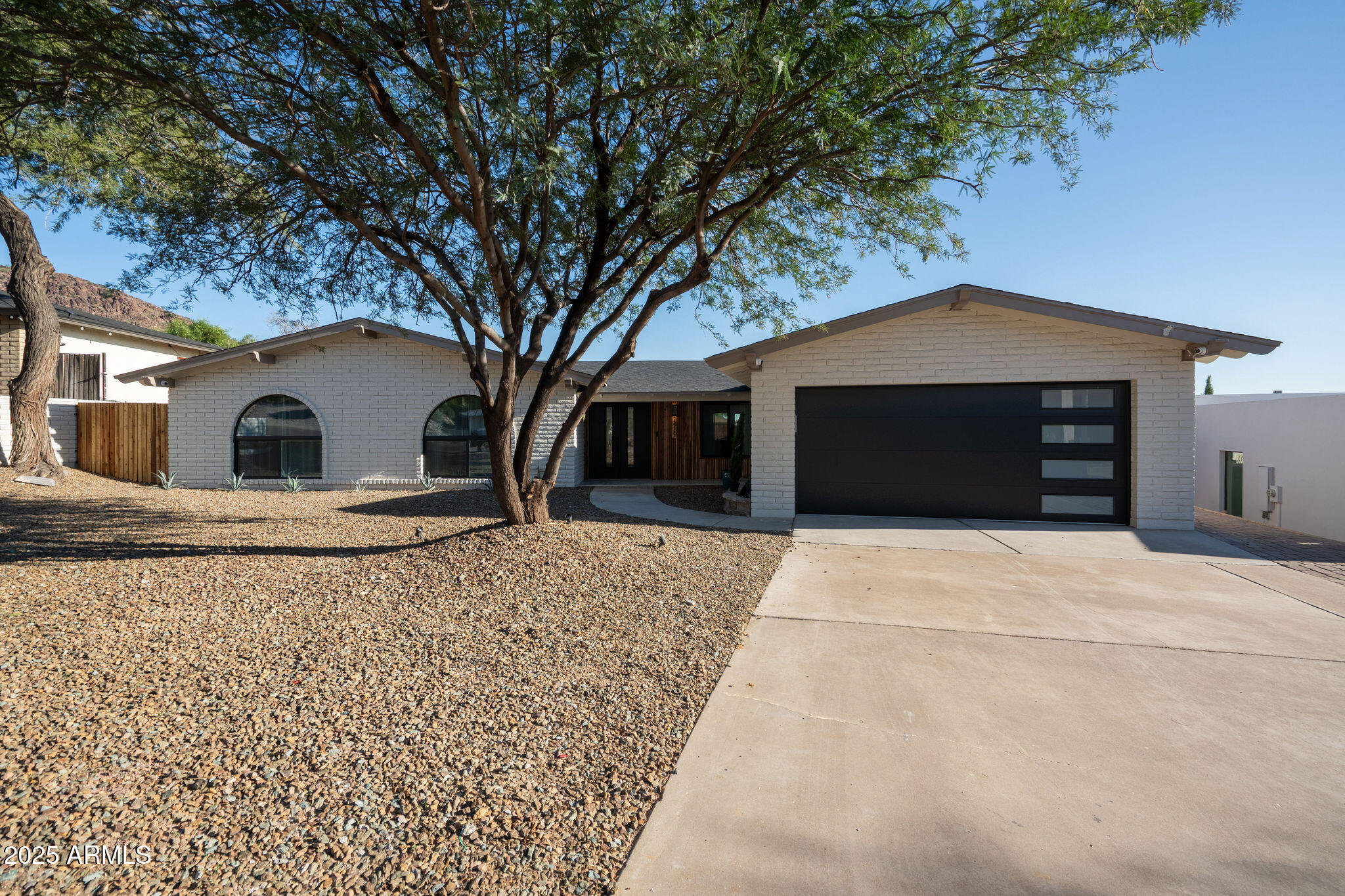 2439 E LINCOLN Circle