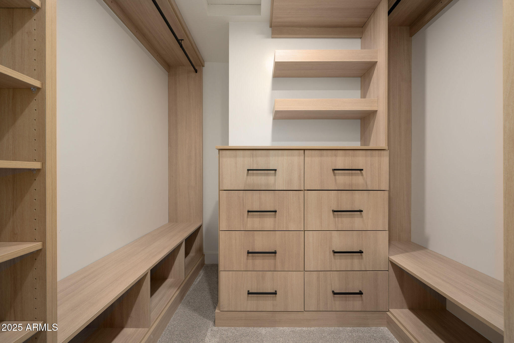 2439 E LINCOLN Circle