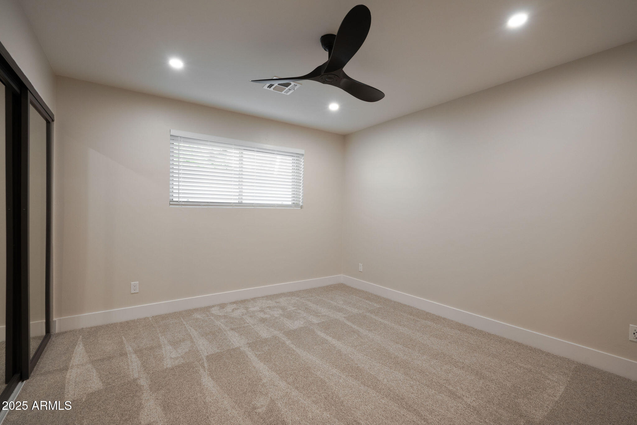 2439 E LINCOLN Circle