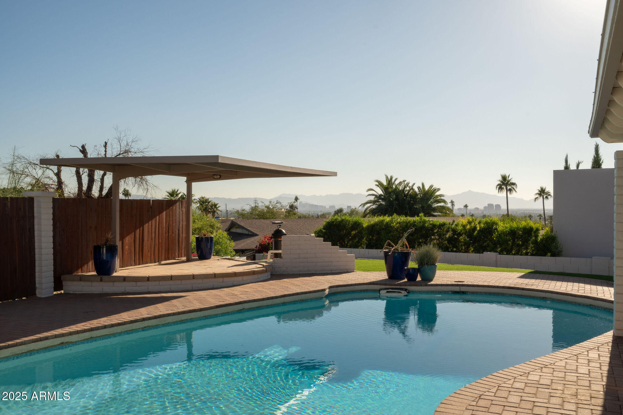 2439 E LINCOLN Circle