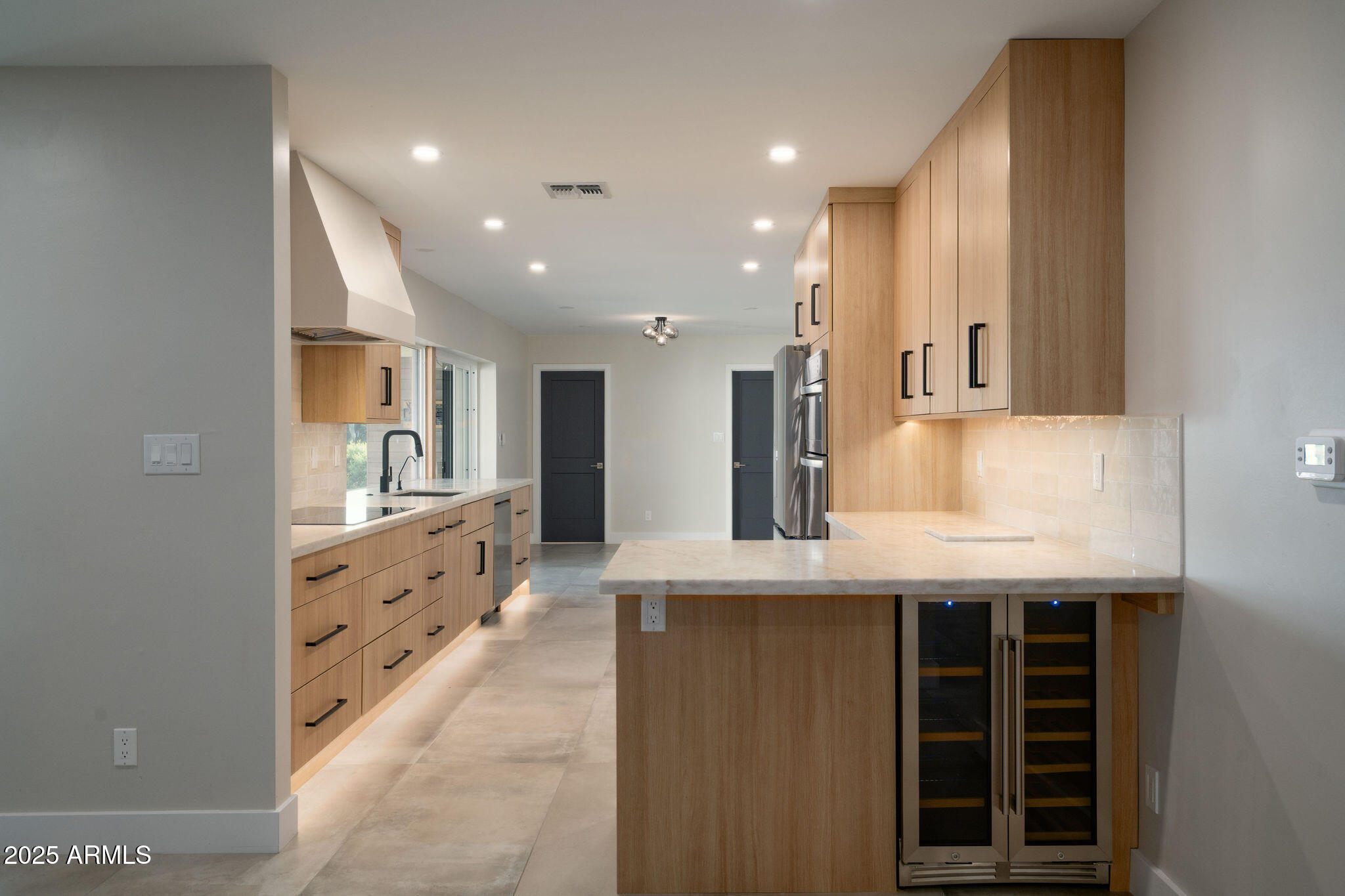 2439 E LINCOLN Circle