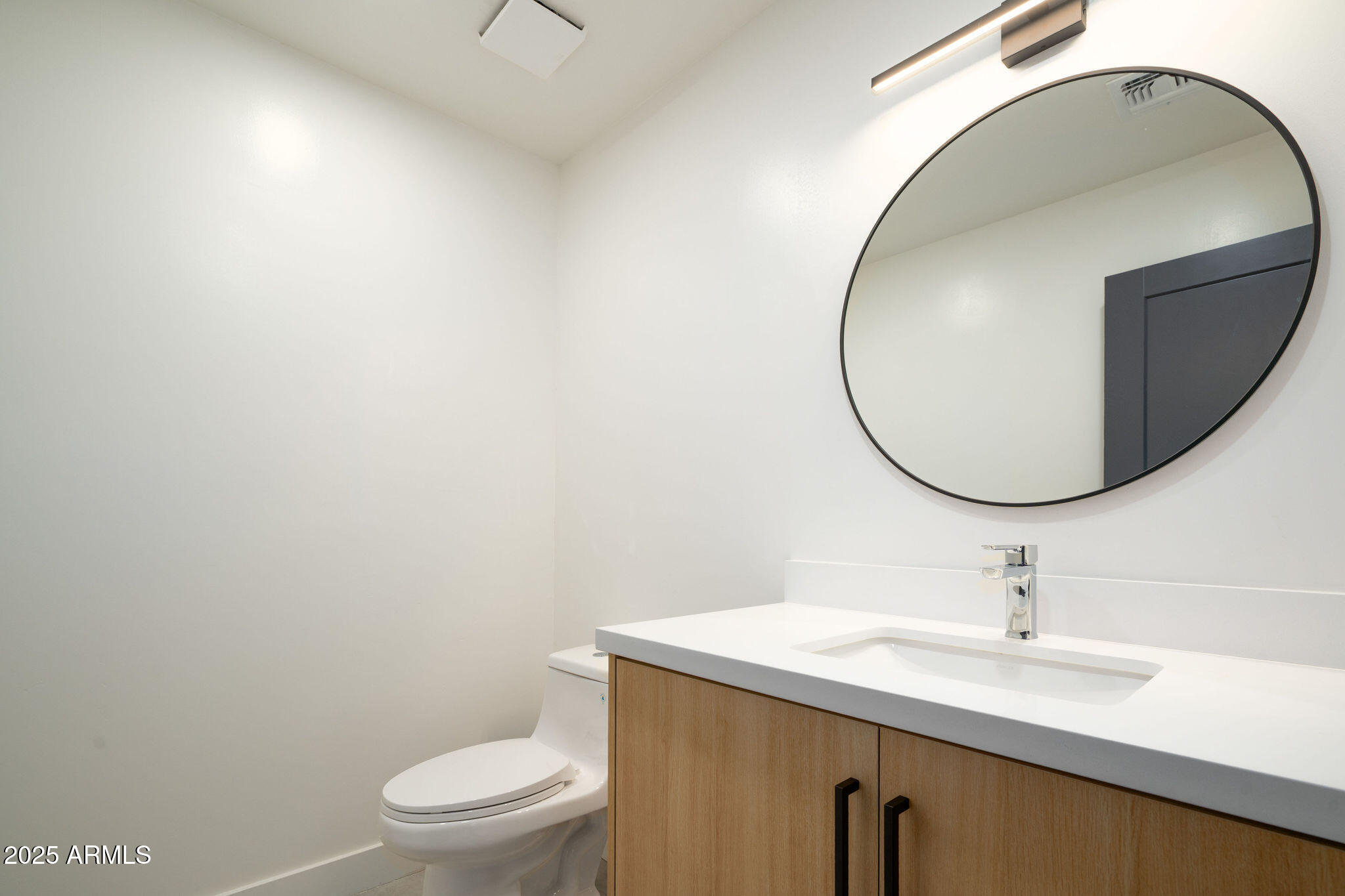 2439 E LINCOLN Circle